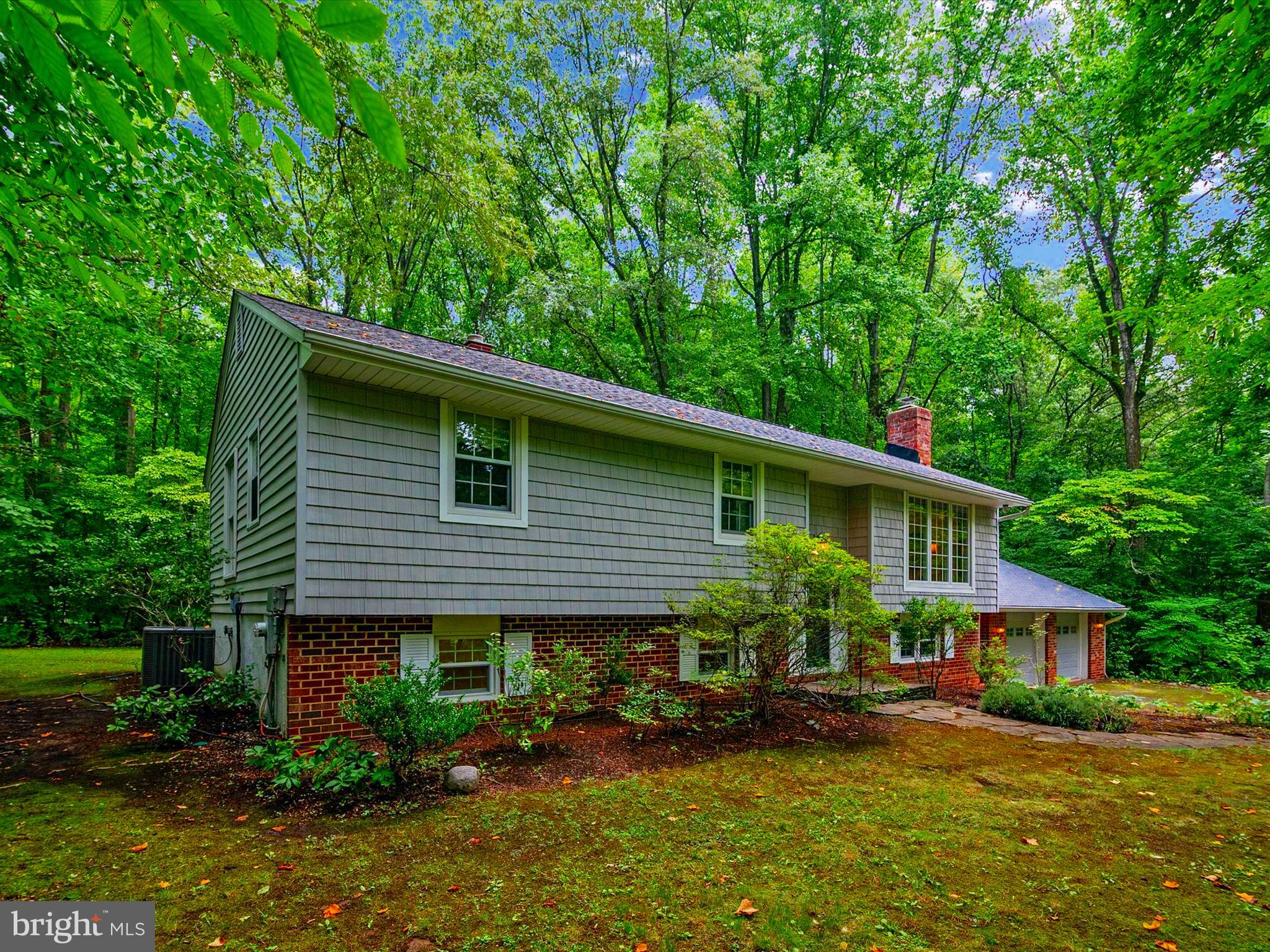 1498 KINGSWAY COURT