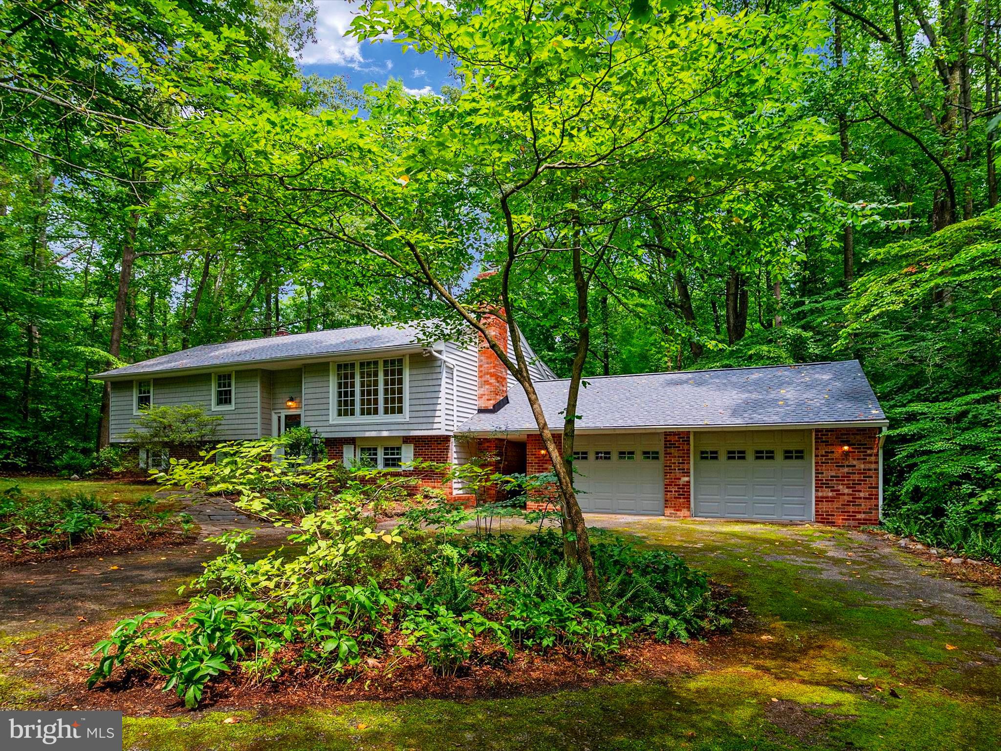 1498 KINGSWAY COURT