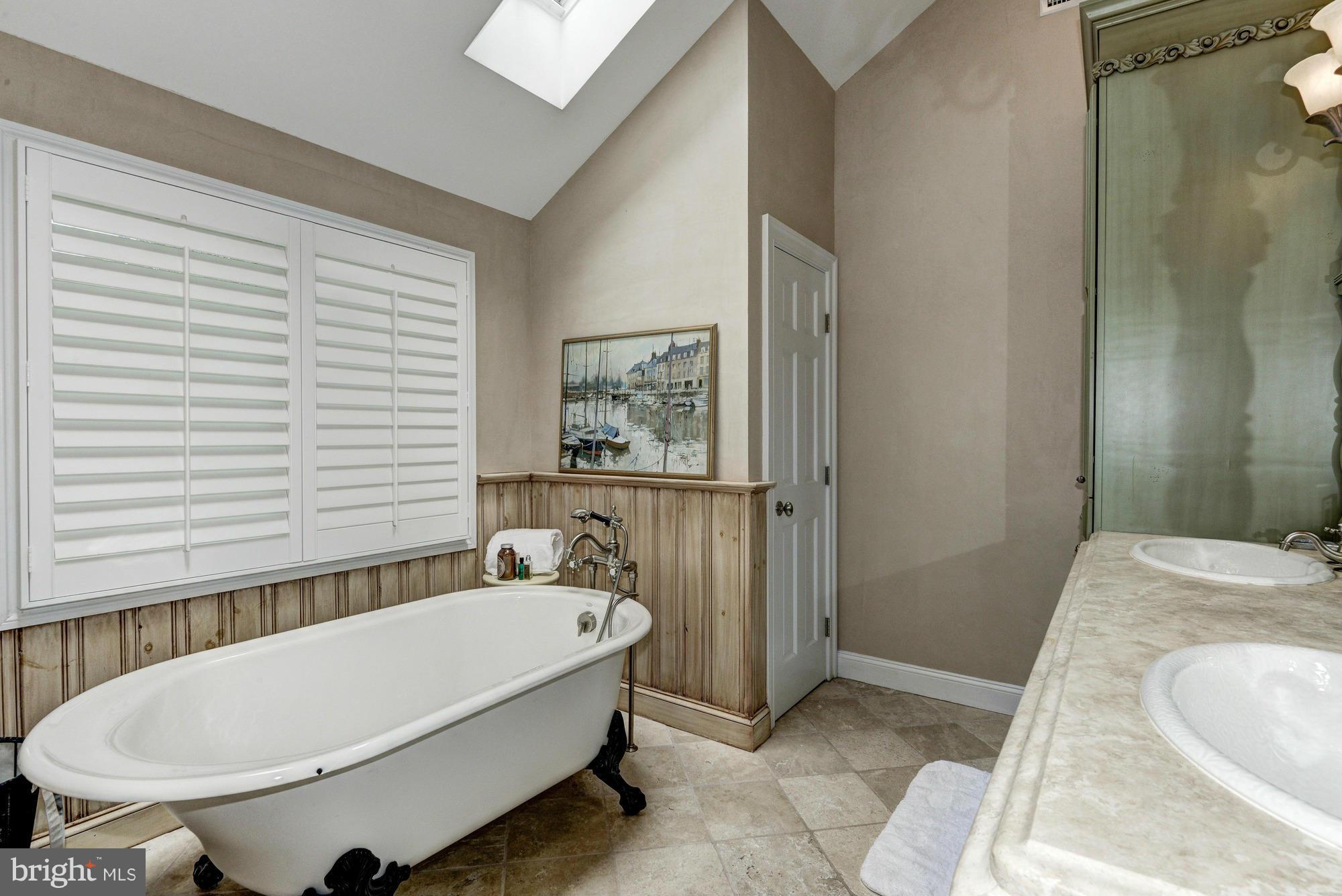 WILD ROSE SHORES - Residential