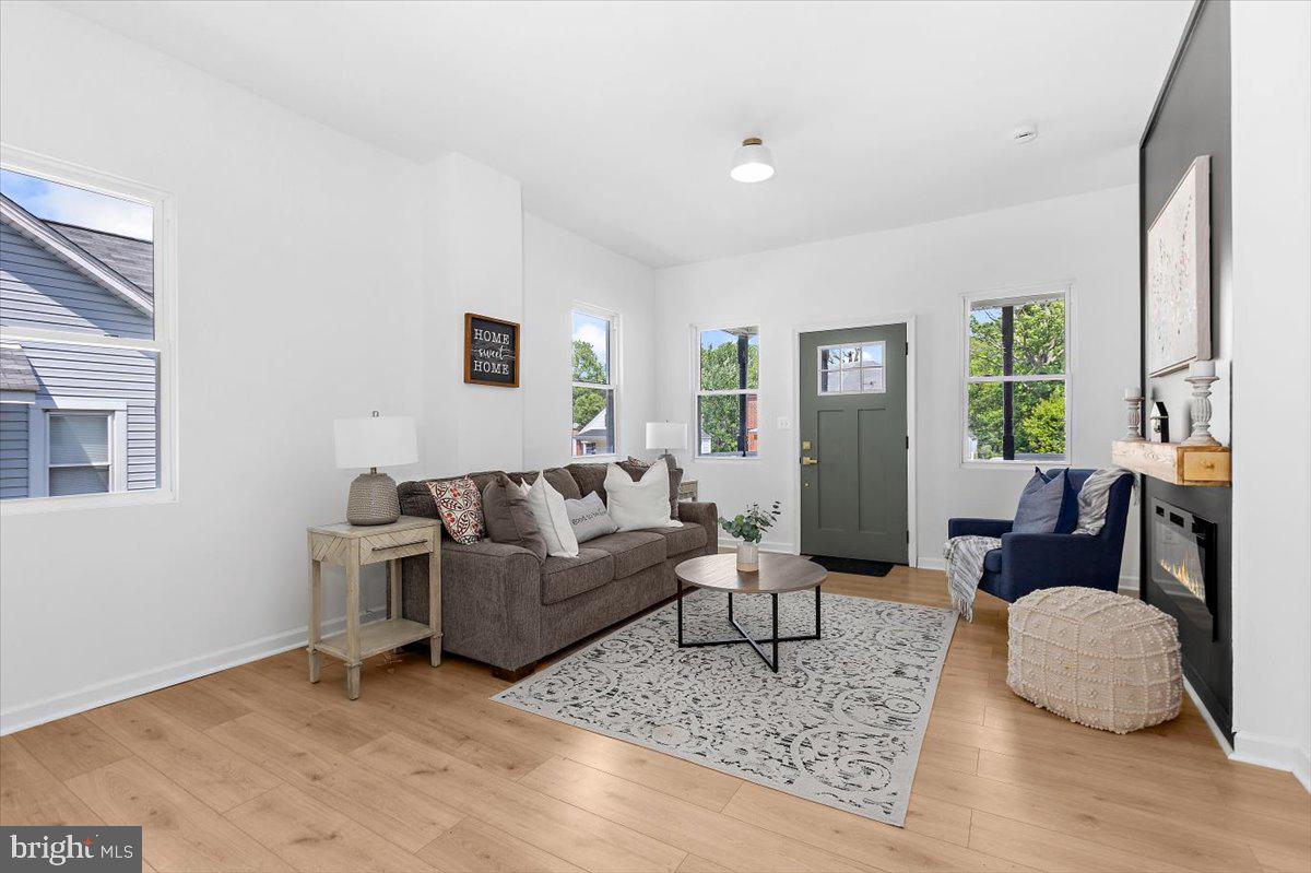 ROSEMONT EAST - Residential