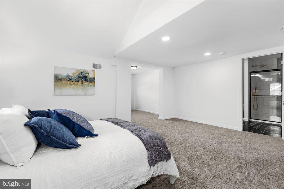 ROSEMONT EAST - Residential