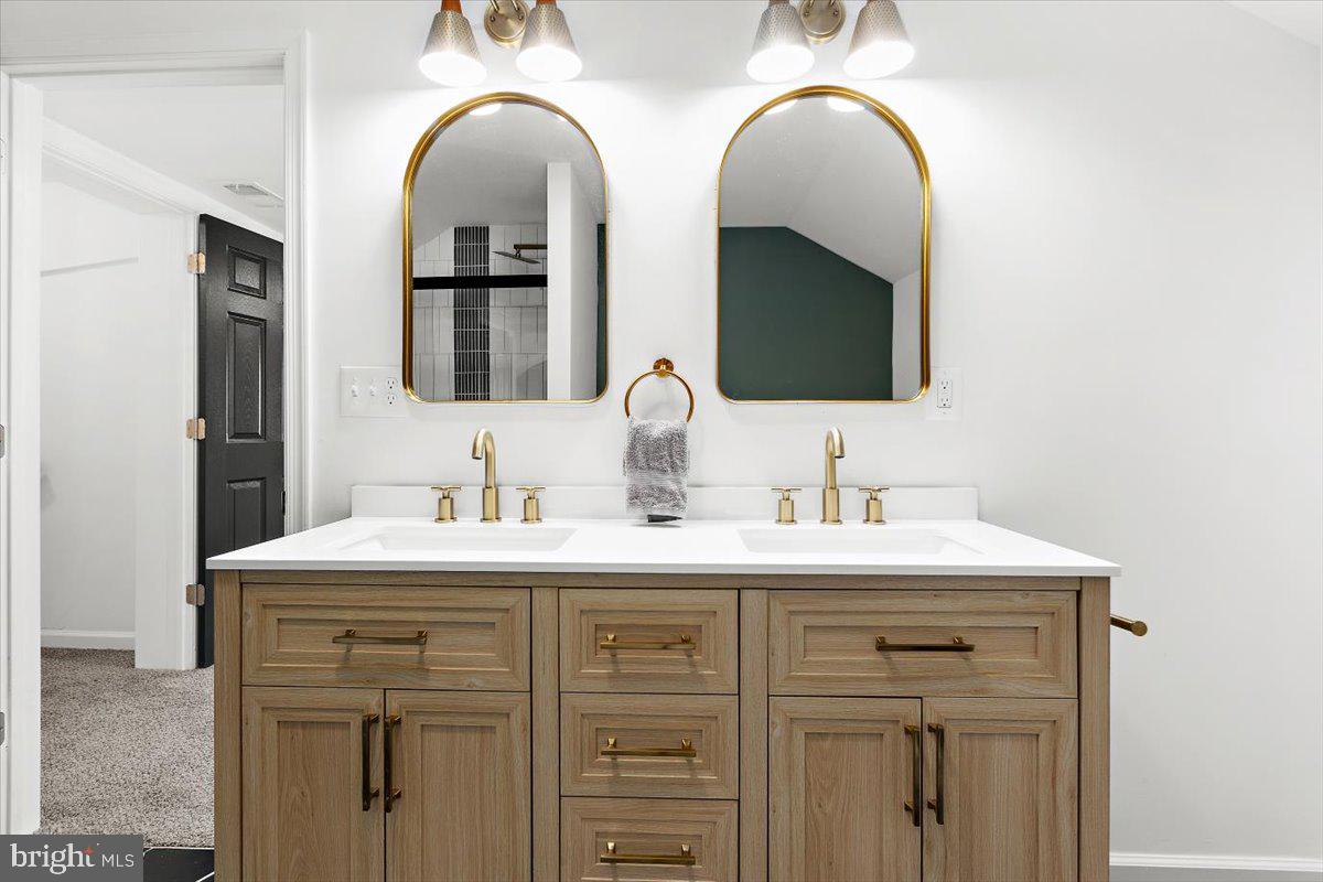 ROSEMONT EAST - Residential