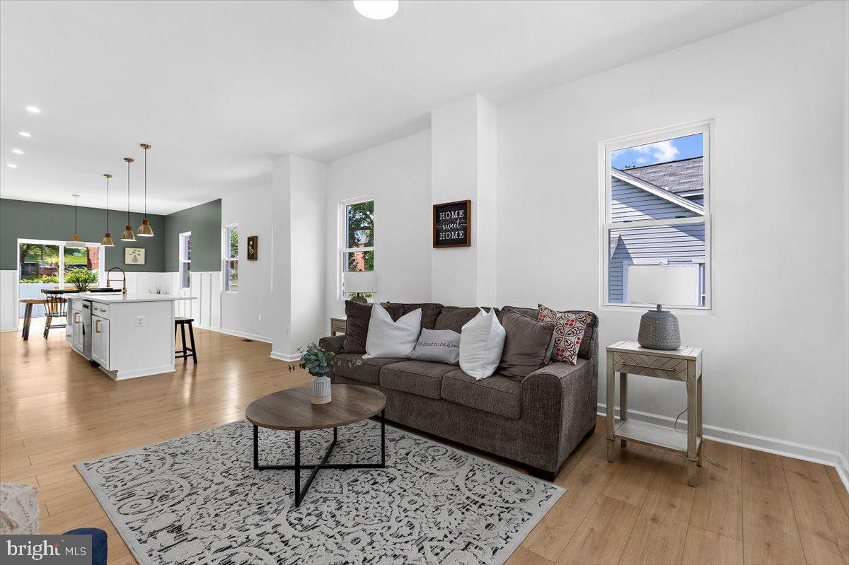ROSEMONT EAST - Residential