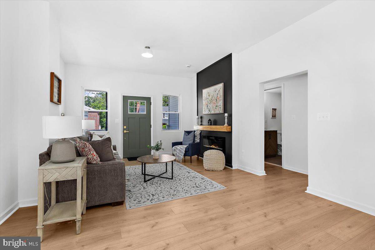 ROSEMONT EAST - Residential