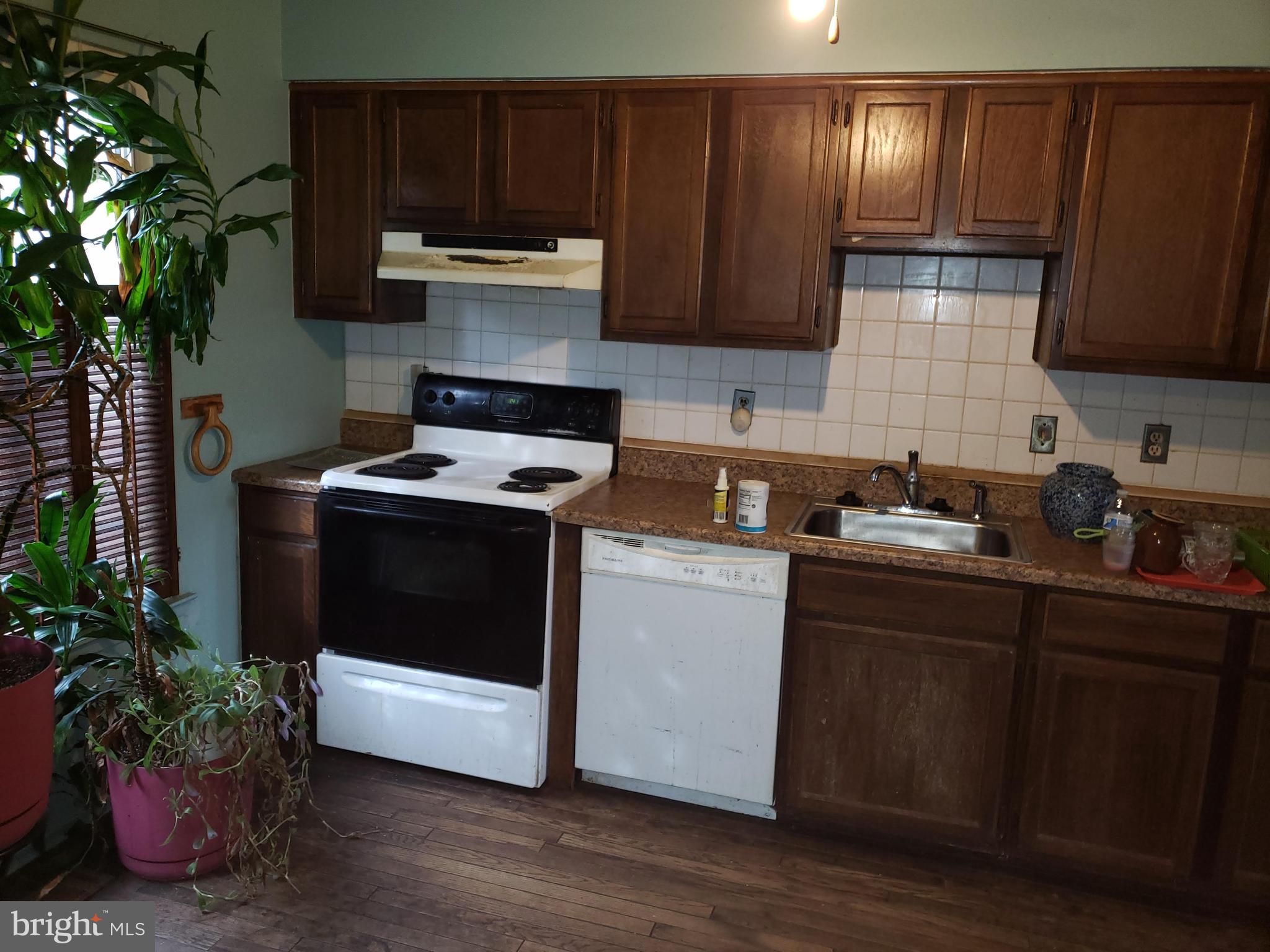 CROMWELL STATION - Residential