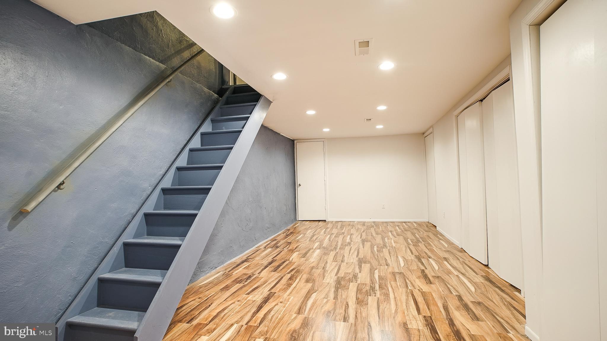 ELMWOOD PARK - Residential