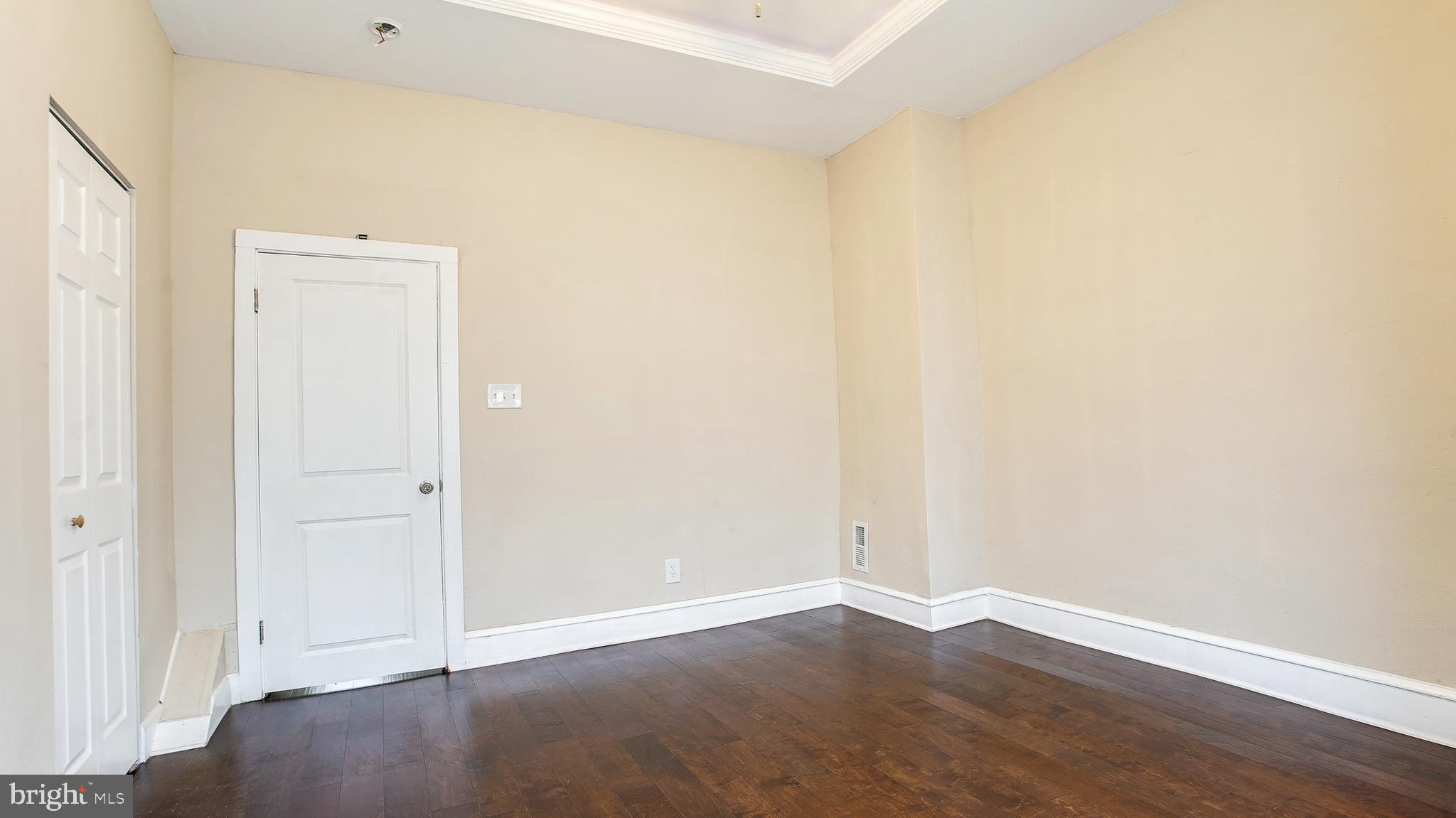 ELMWOOD PARK - Residential