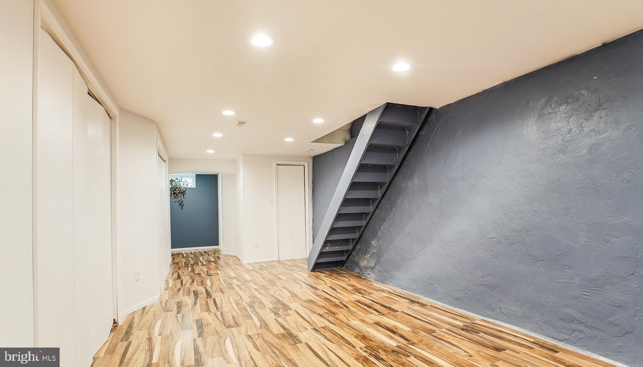 ELMWOOD PARK - Residential