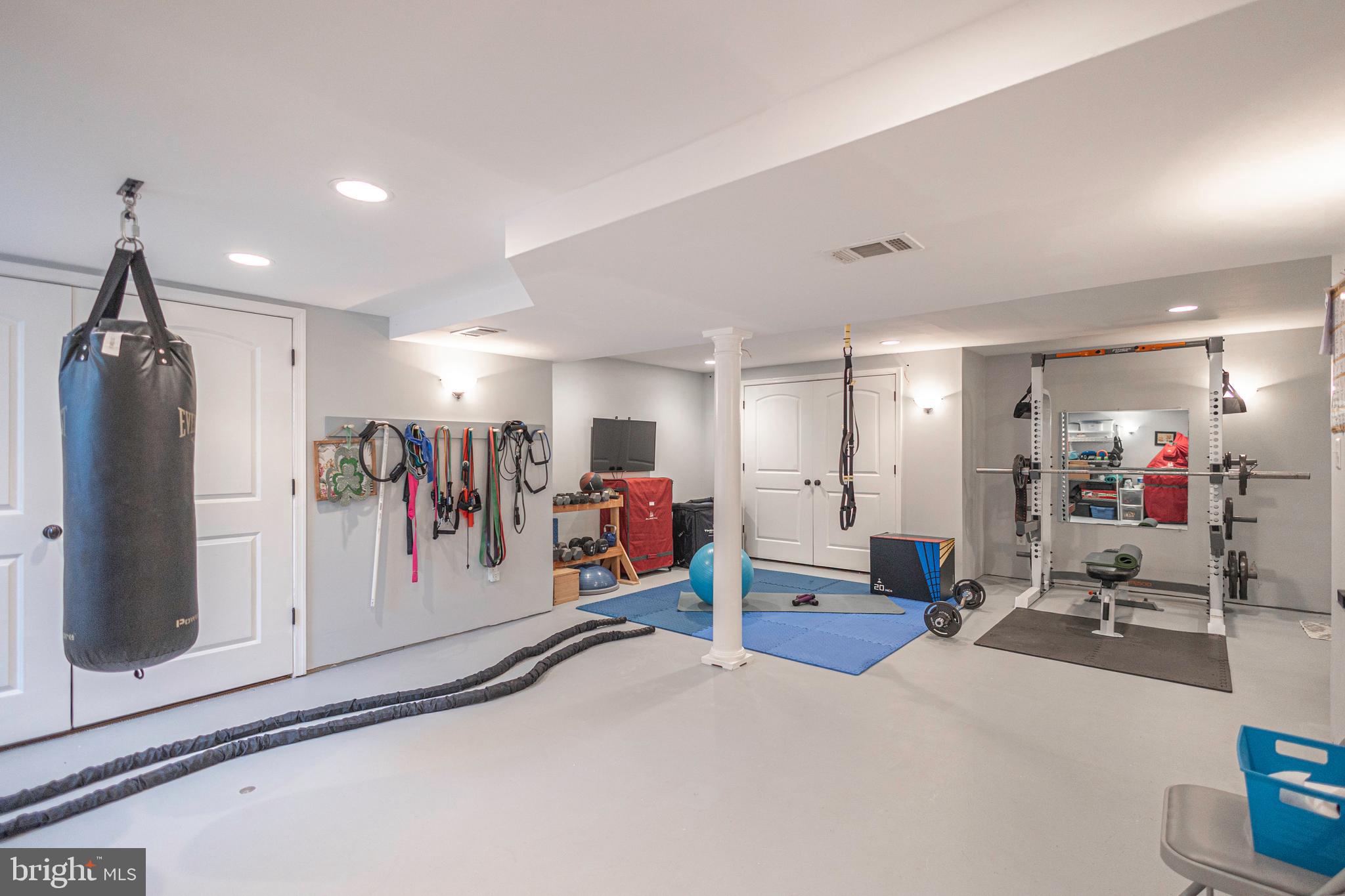 MOUNT EYRE MANOR - Residential