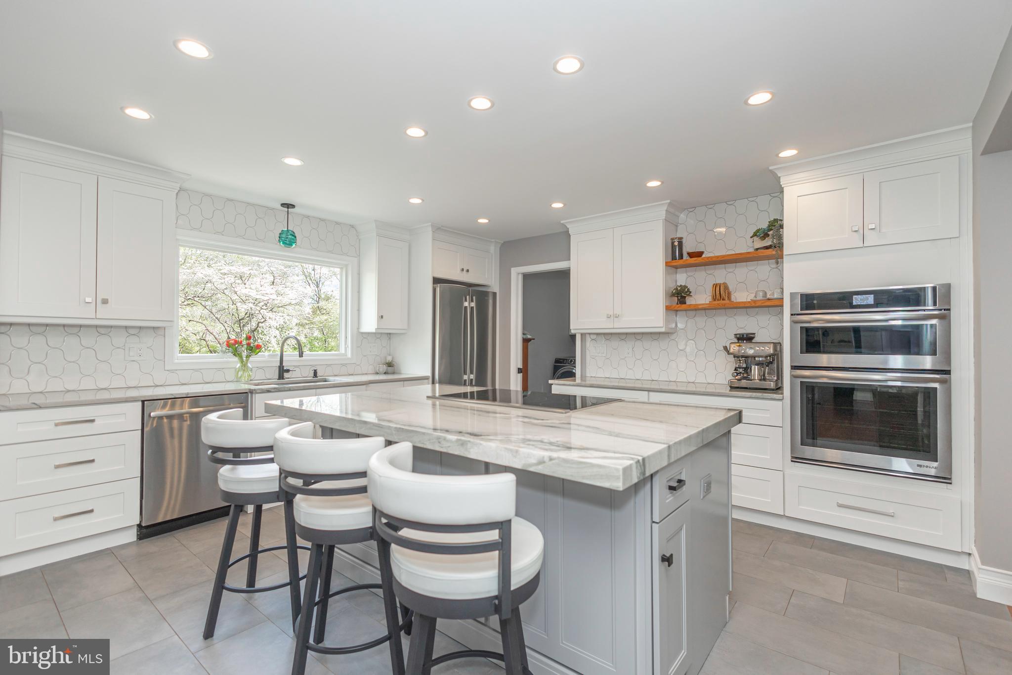 MOUNT EYRE MANOR - Residential