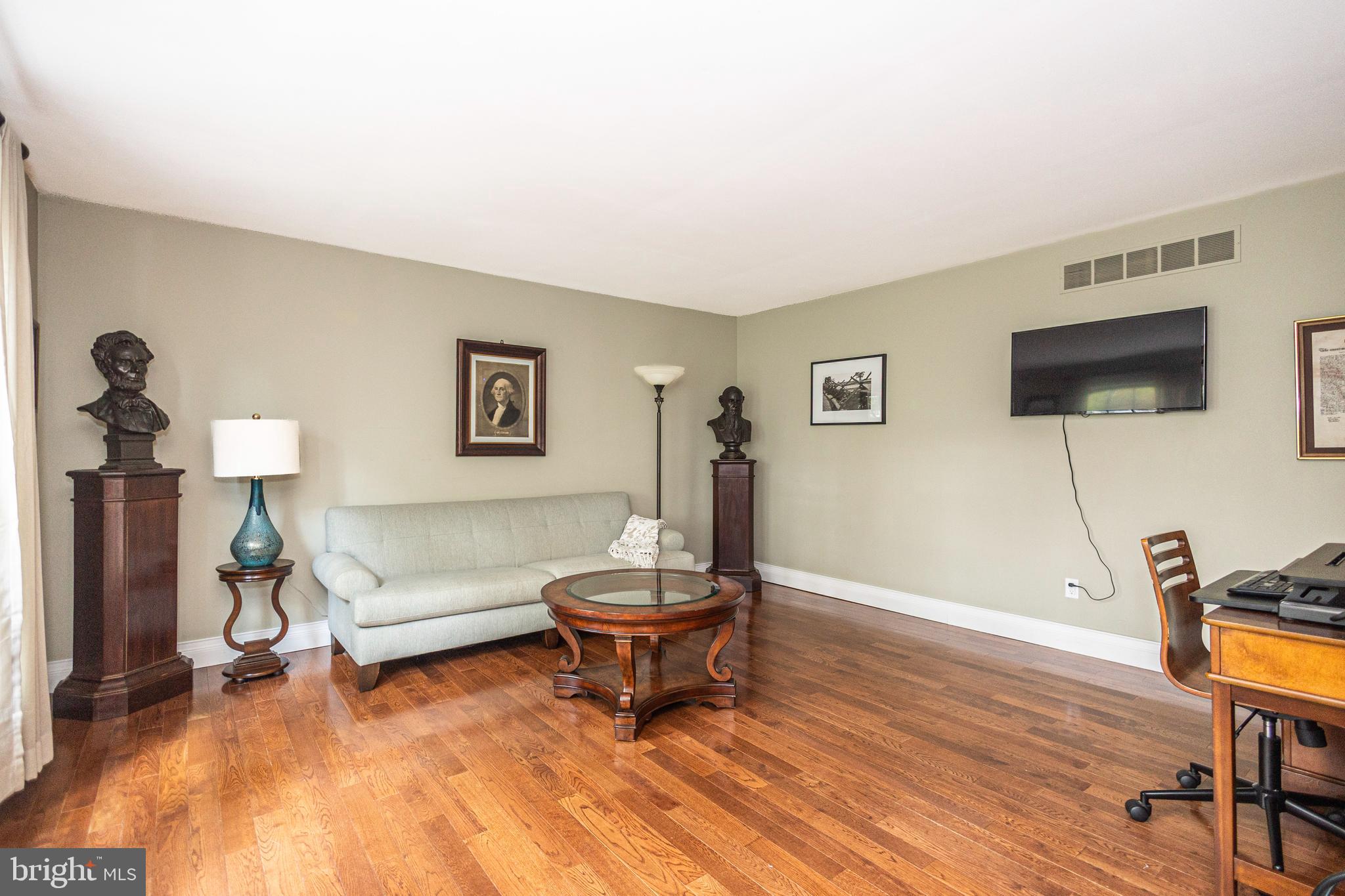 MOUNT EYRE MANOR - Residential