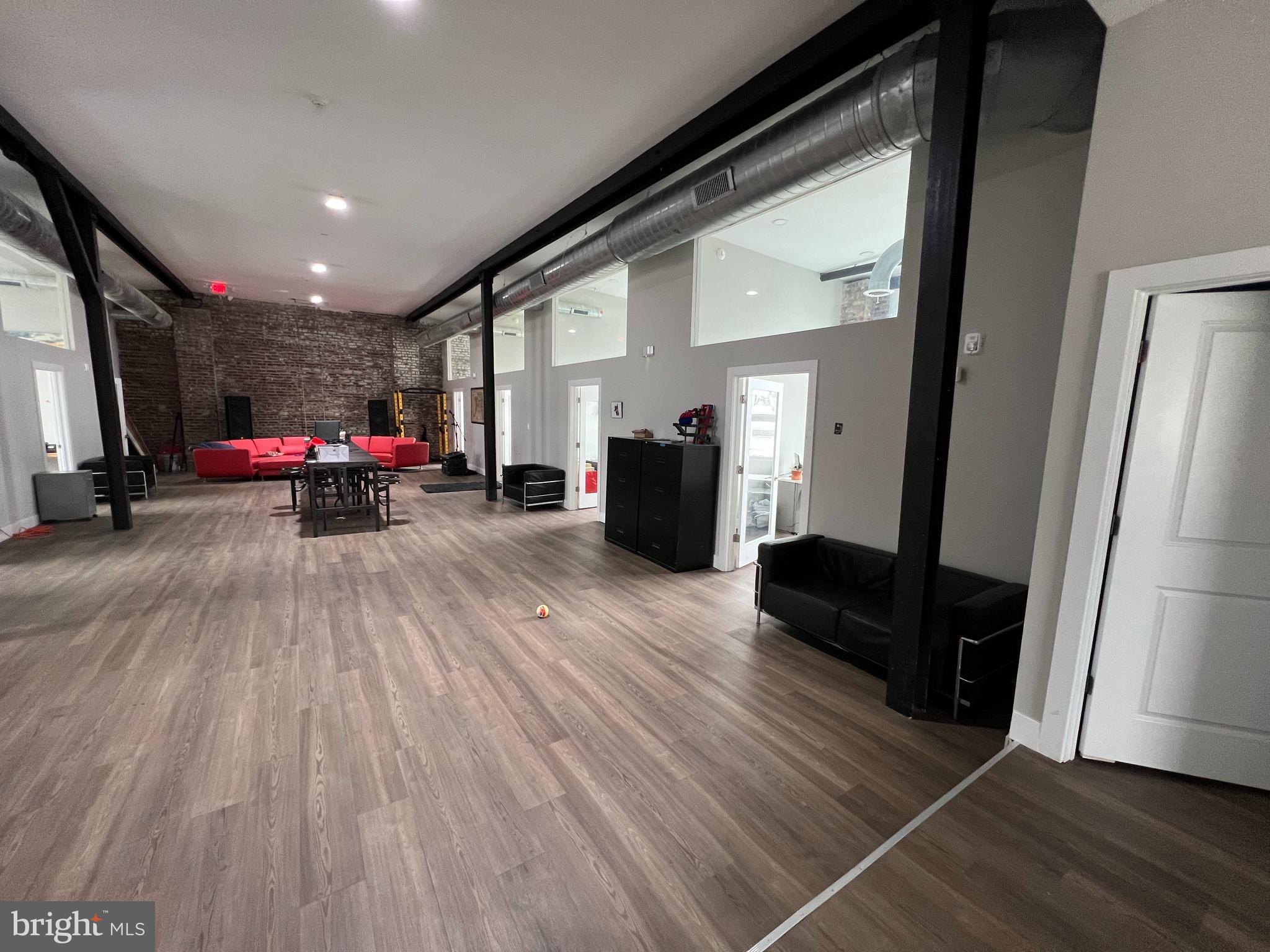 PORT RICHMOND - Commercial Lease