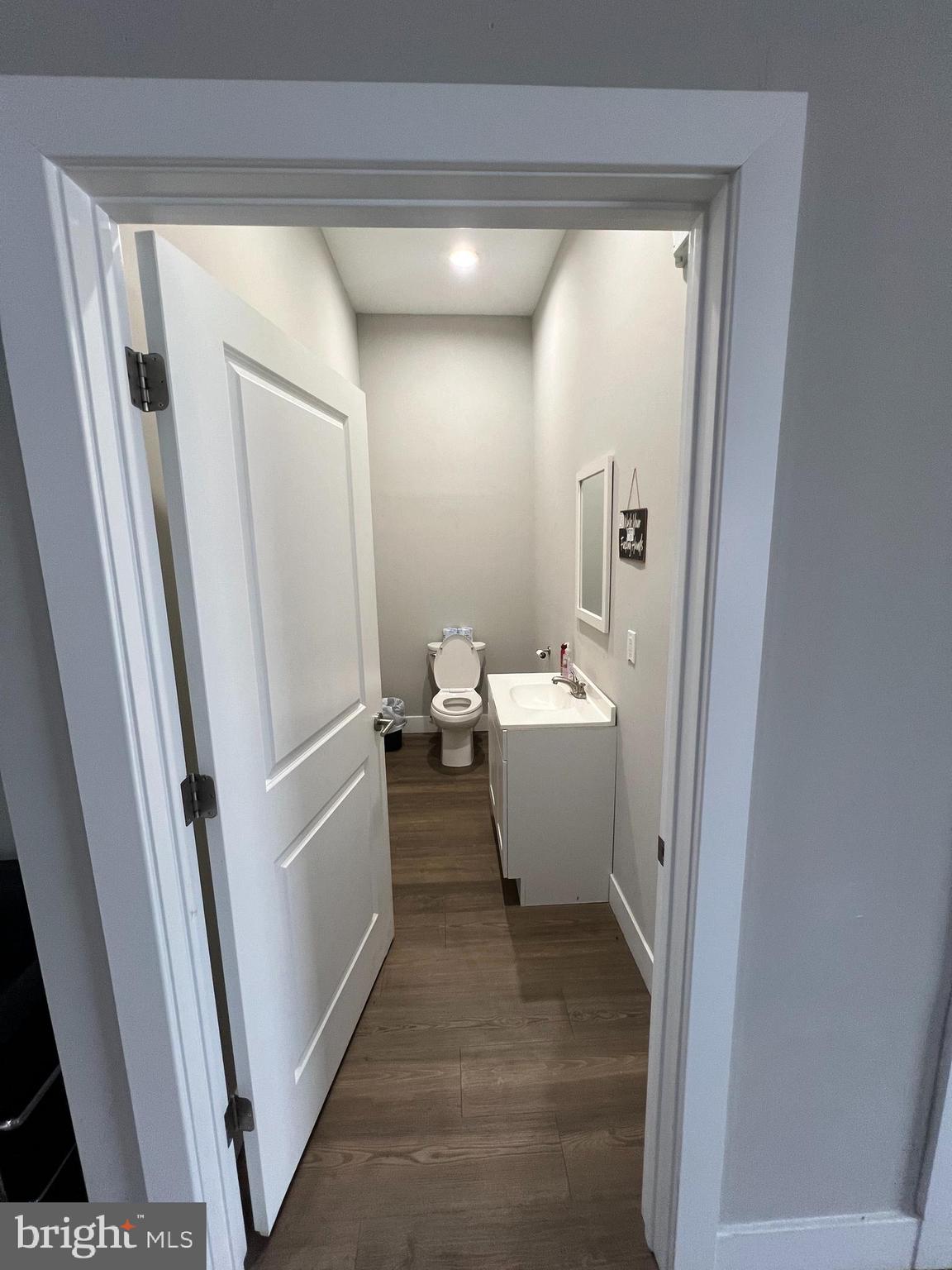 PORT RICHMOND - Commercial Lease