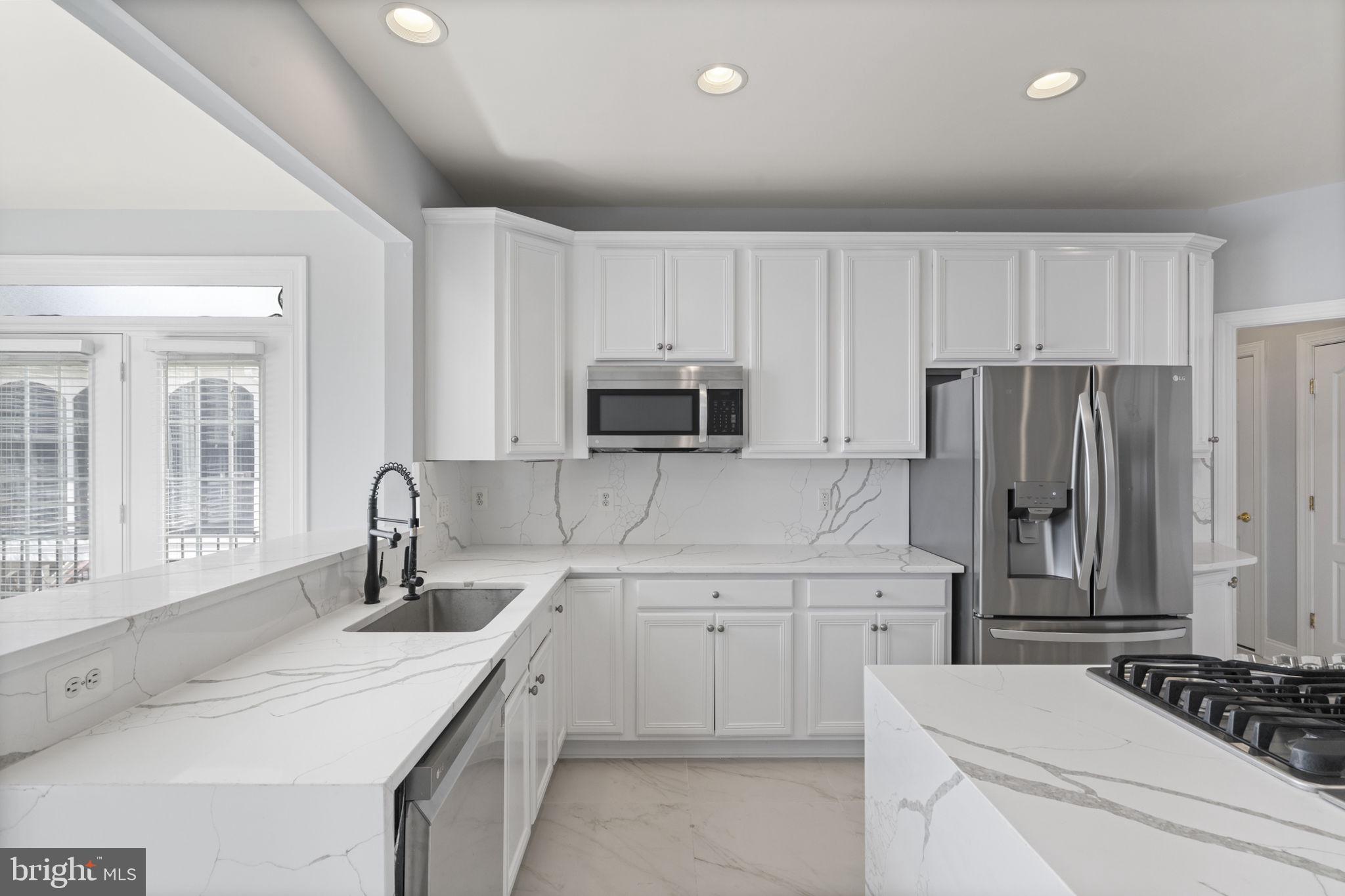 LANSDOWNE ON THE POTOMAC - Residential