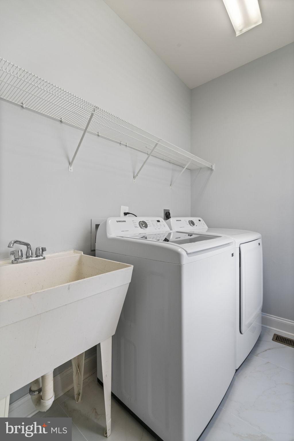 LANSDOWNE ON THE POTOMAC - Residential