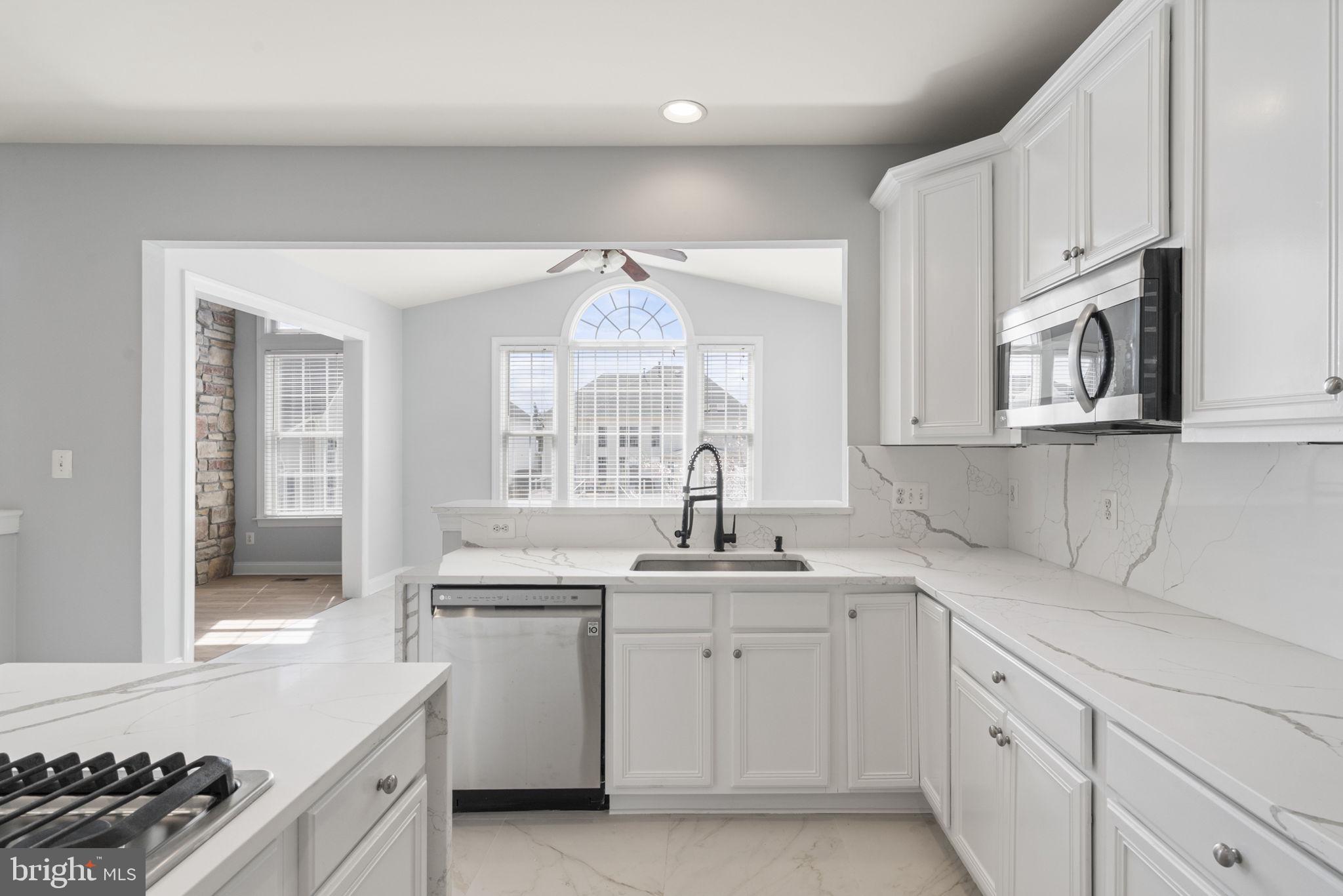 LANSDOWNE ON THE POTOMAC - Residential