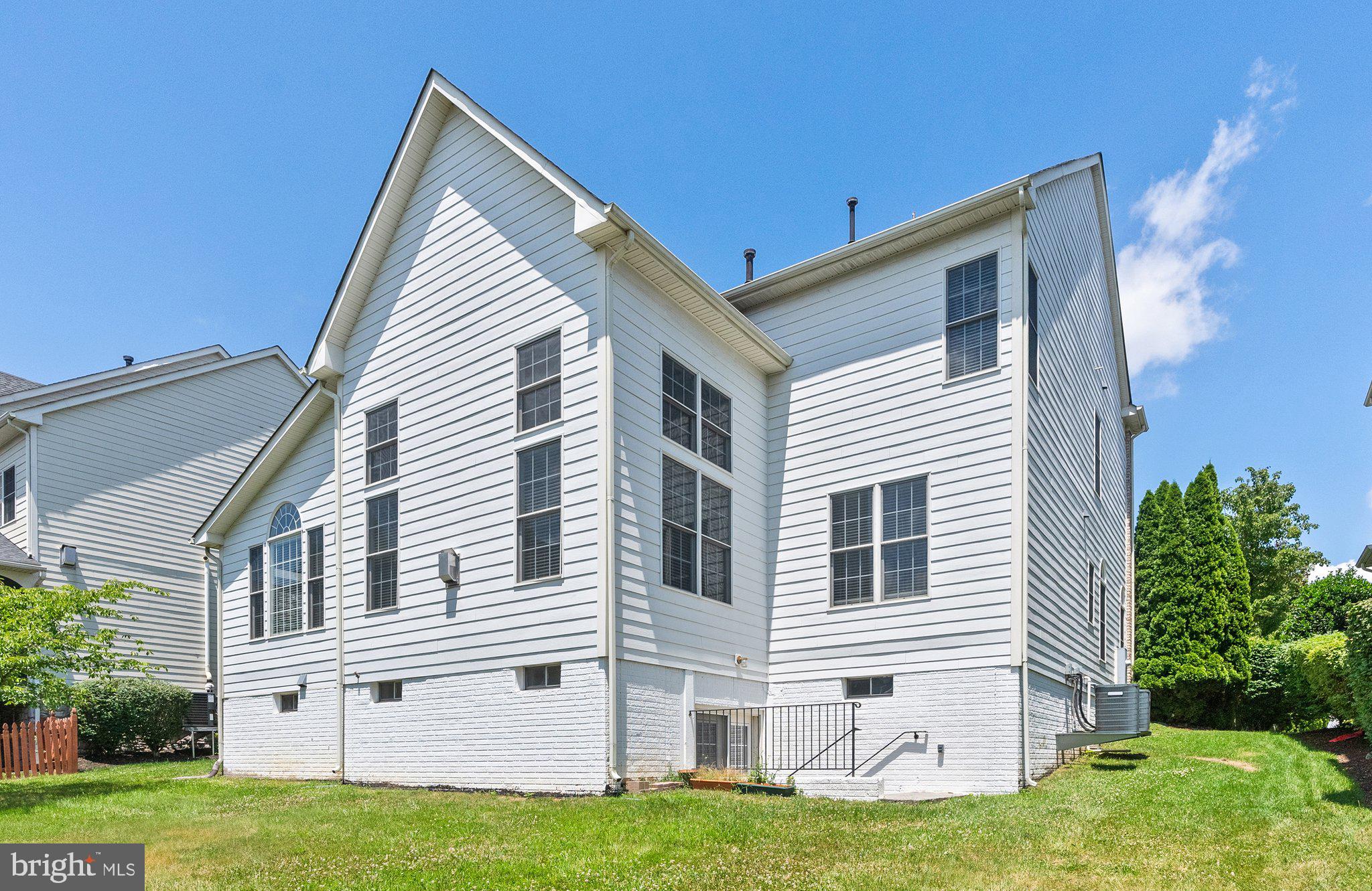 LANSDOWNE ON THE POTOMAC - Residential