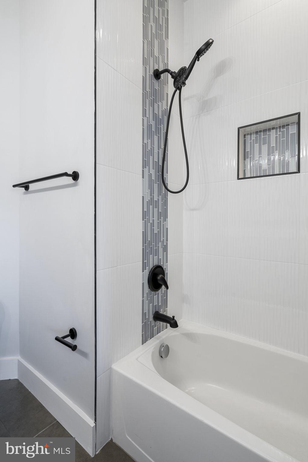 LANSDOWNE ON THE POTOMAC - Residential