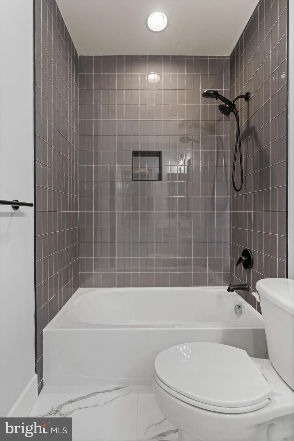 LANSDOWNE ON THE POTOMAC - Residential