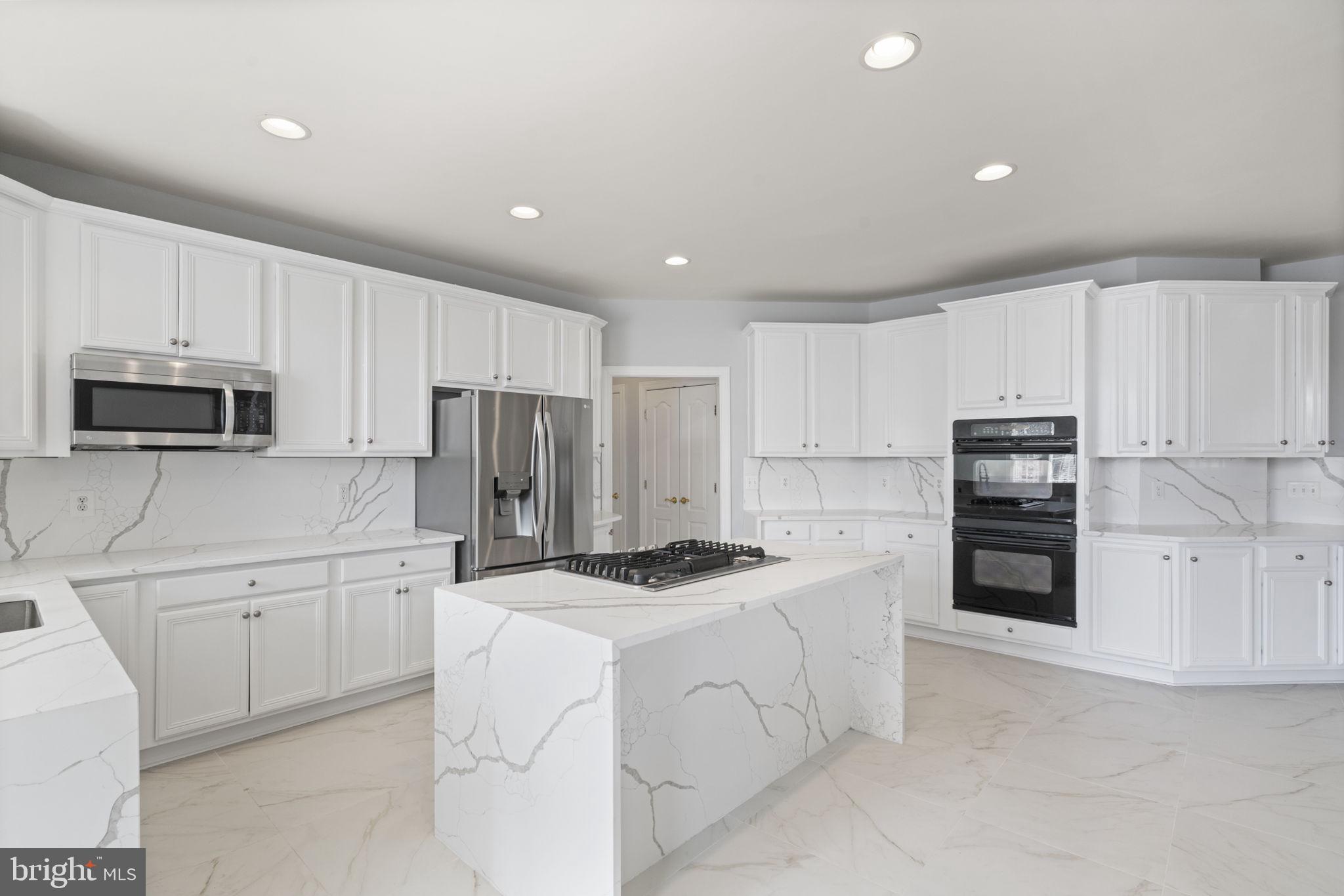 LANSDOWNE ON THE POTOMAC - Residential