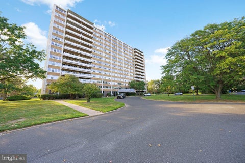 Condo For Sale - 904 Barclay Towers<br/> CHERRY HILL, NJ 08034