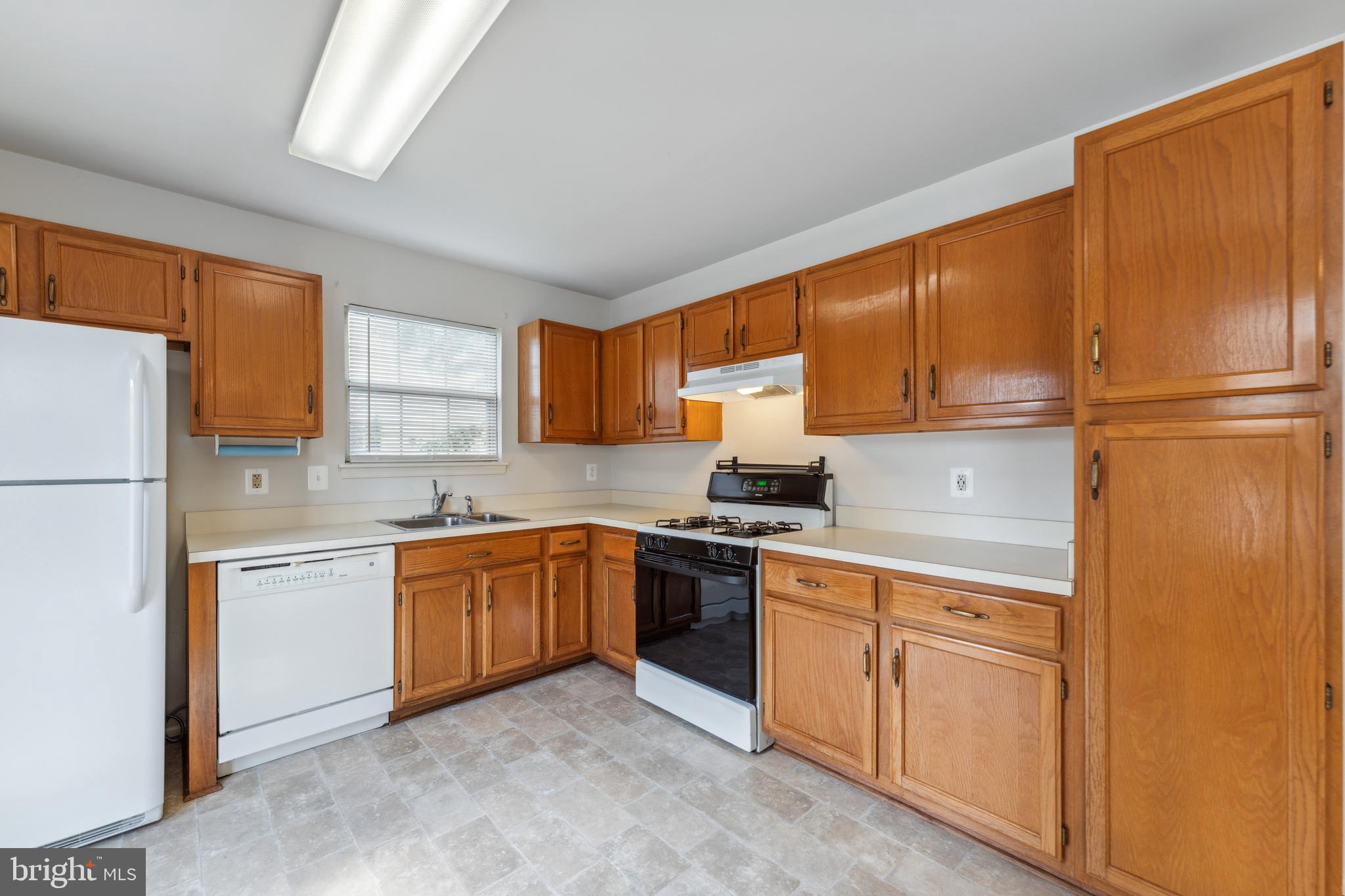 TUDOR OAKS - Residential Lease