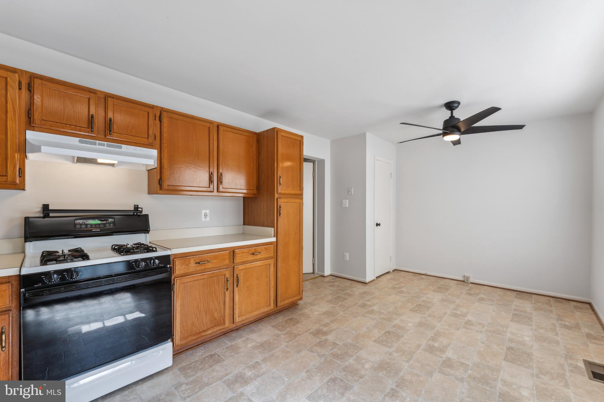 TUDOR OAKS - Residential Lease