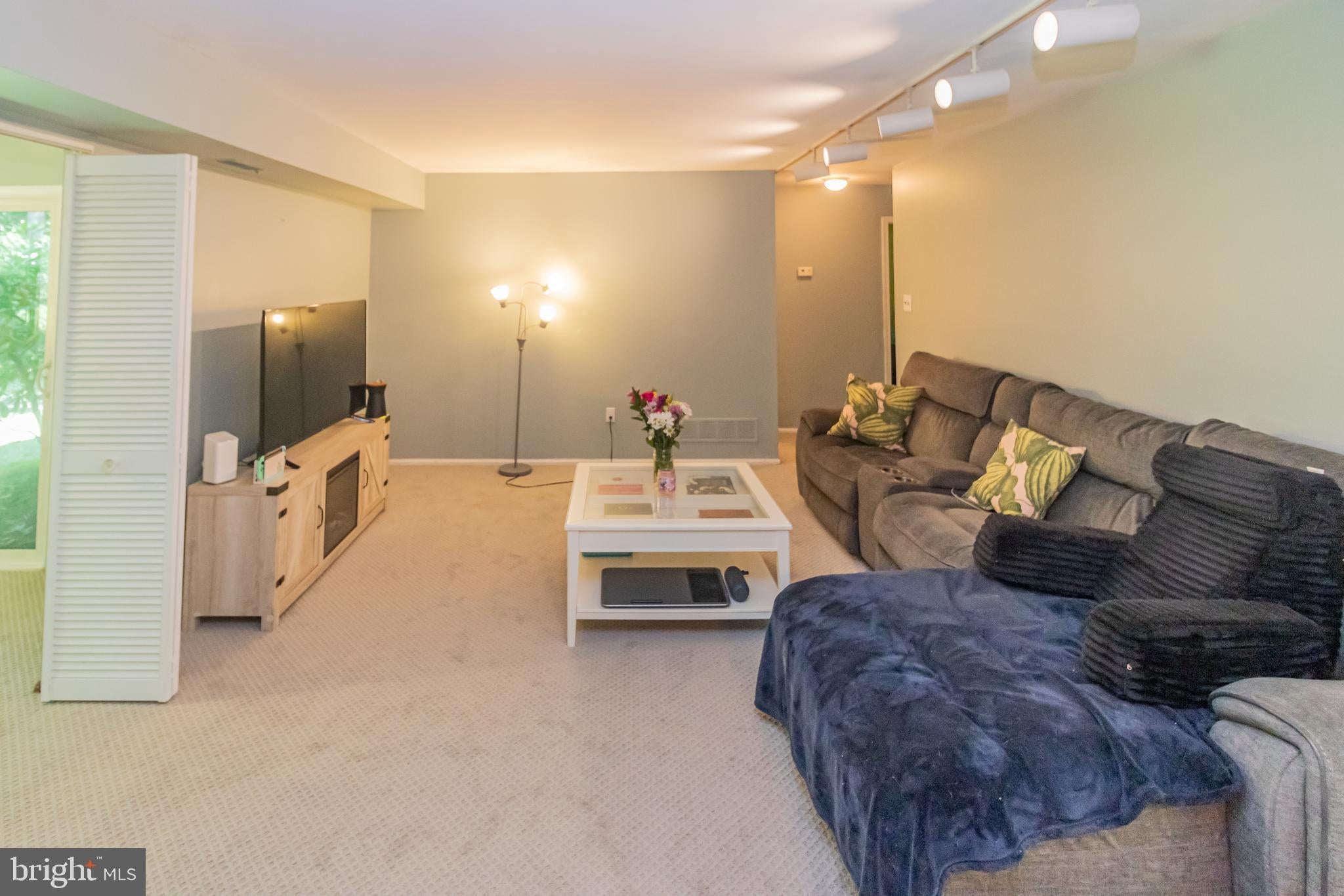 79 W BLUEBELL LANE A