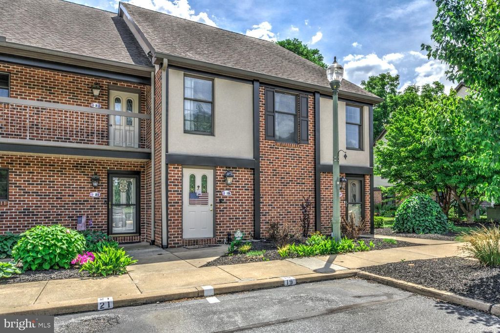 Photo of 19 Amberley Way, Lititz, PA 17543 (MLS # PALA2053358)