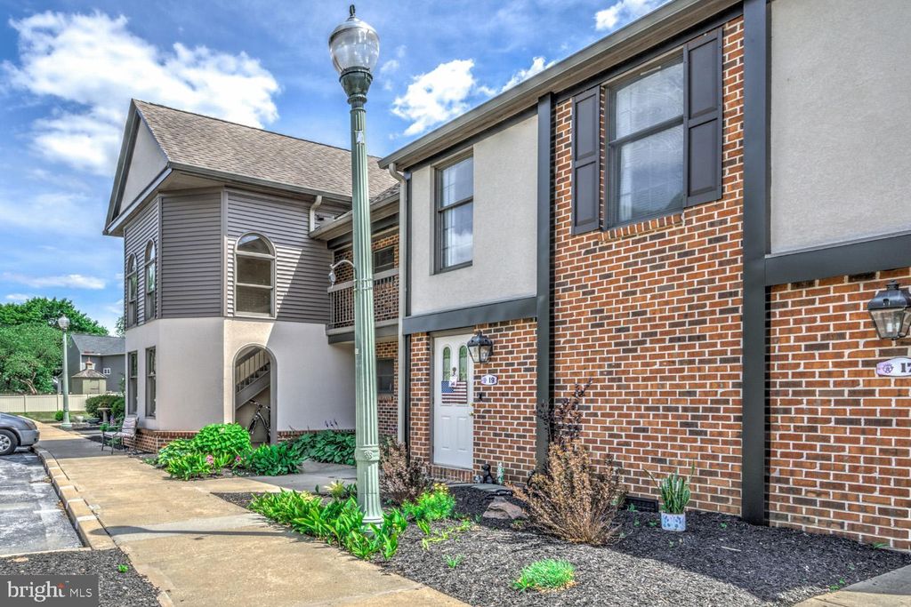 Photo of 19 Amberley Way, Lititz, PA 17543 (MLS # PALA2053358)