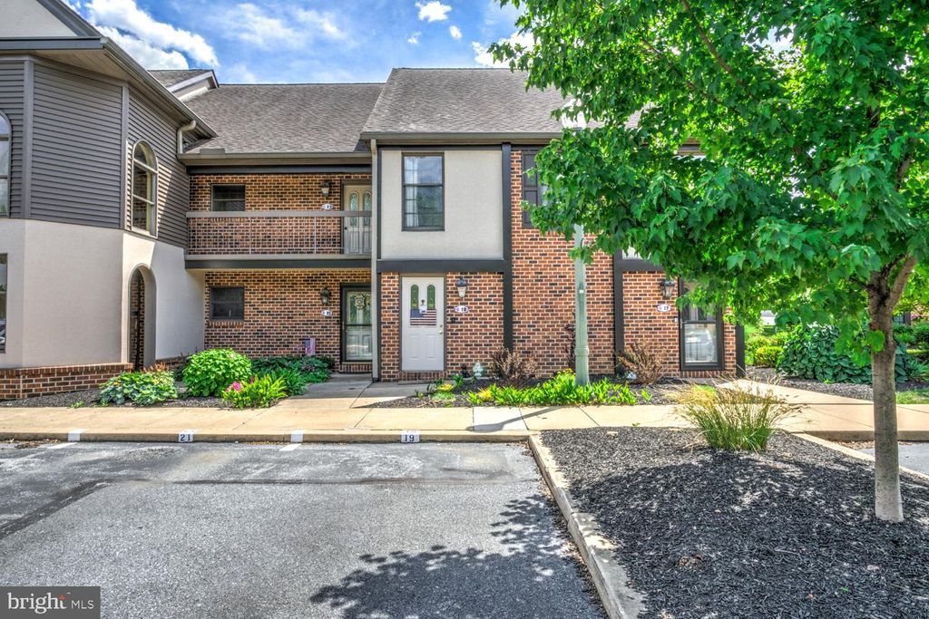 Photo of 19 Amberley Way, Lititz, PA 17543 (MLS # PALA2053358)