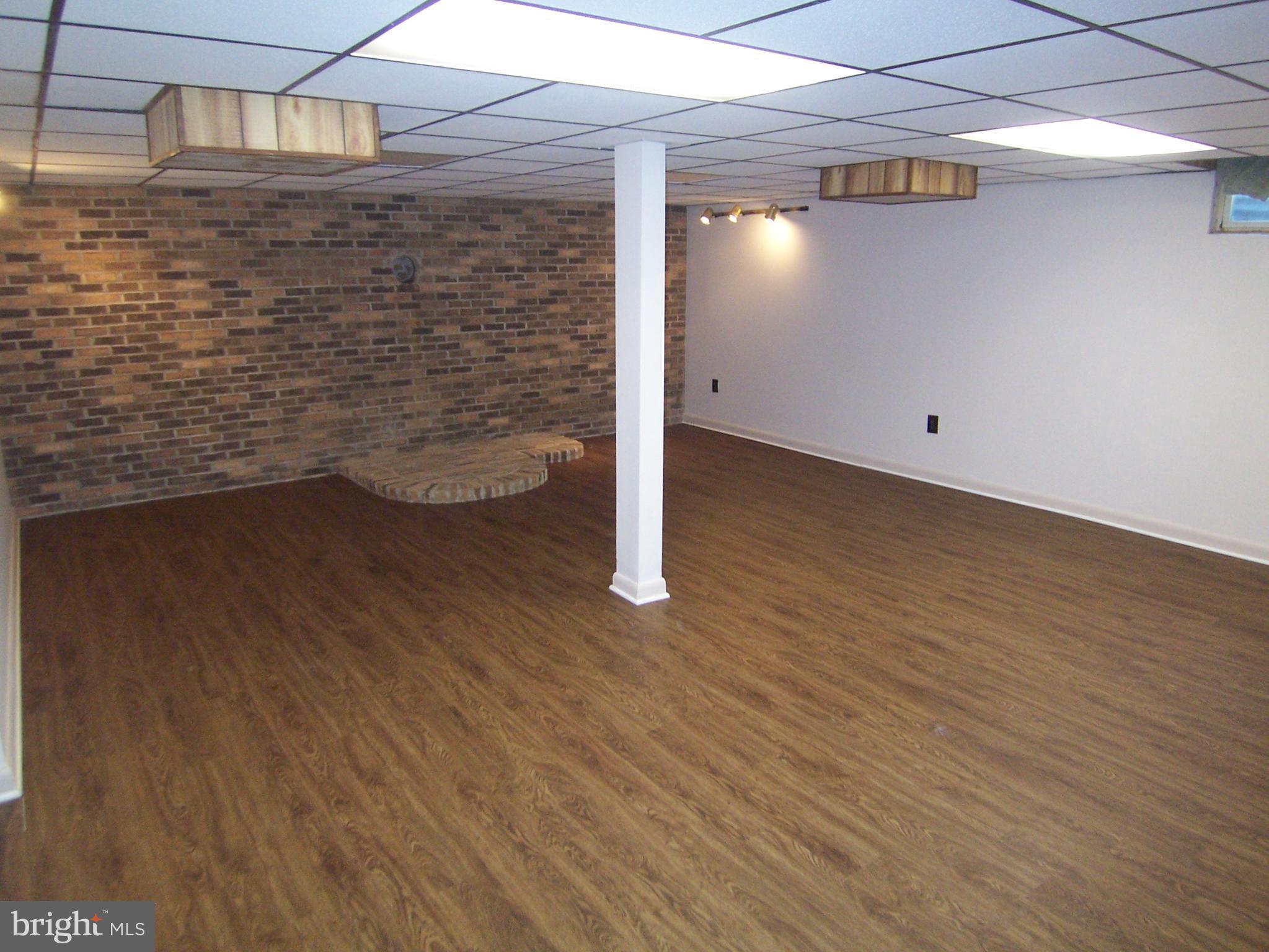 HUNTERS RUN - Residential Lease