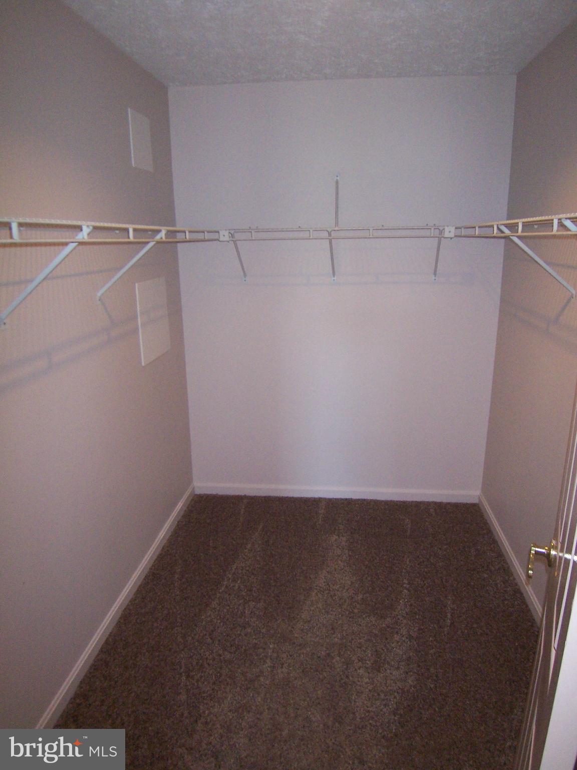 HUNTERS RUN - Residential Lease