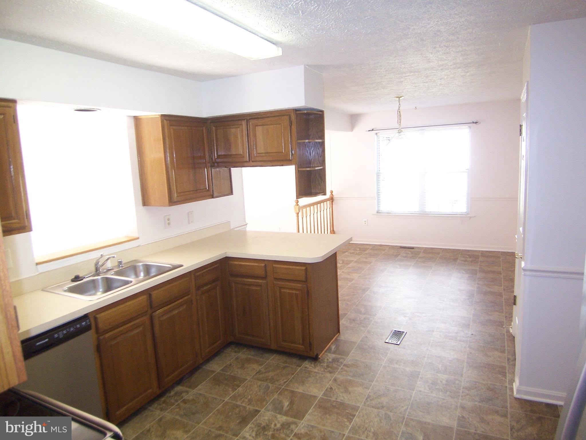 HUNTERS RUN - Residential Lease