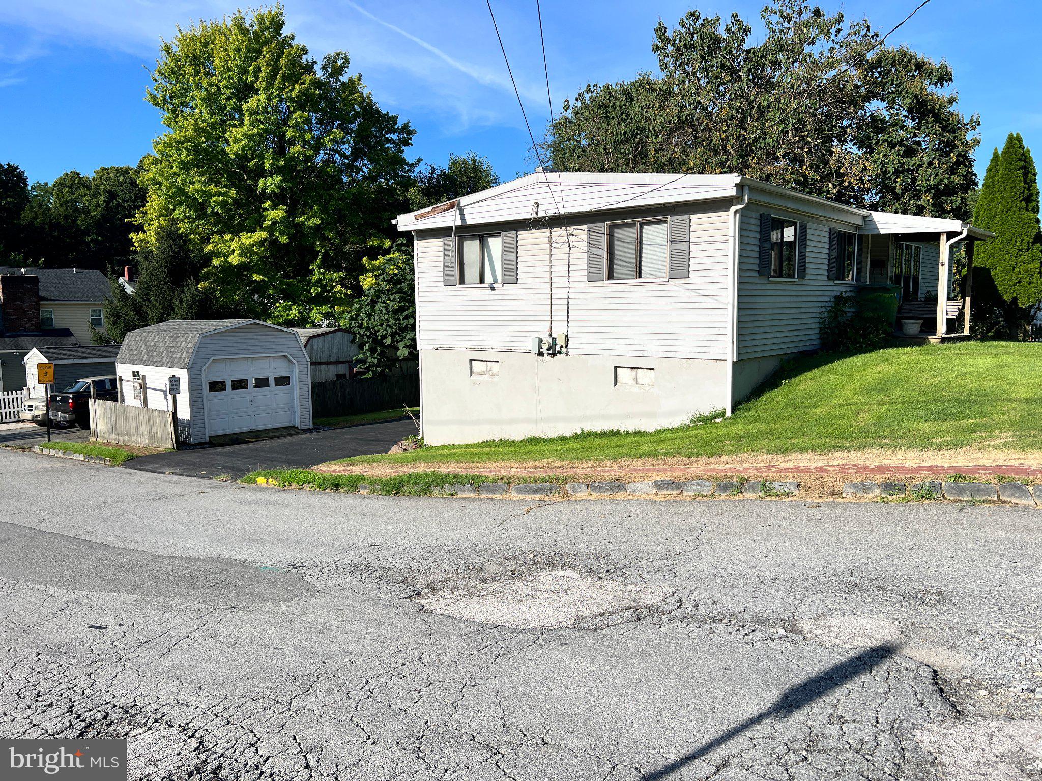 598 E HAZEL AVENUE