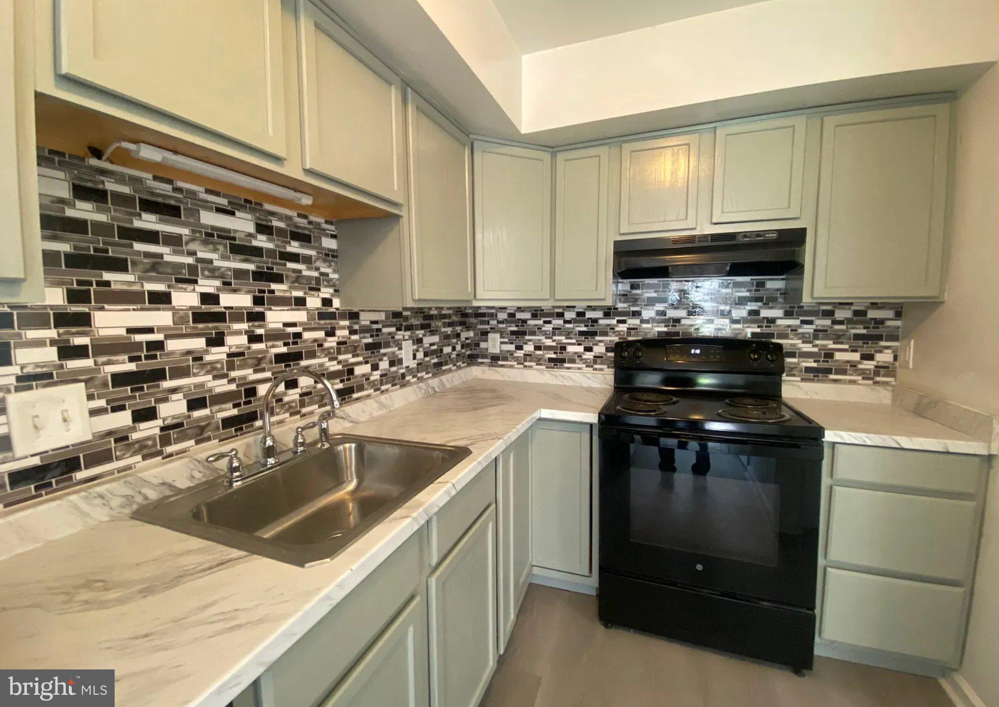 1006 MIDDLETON PLACE