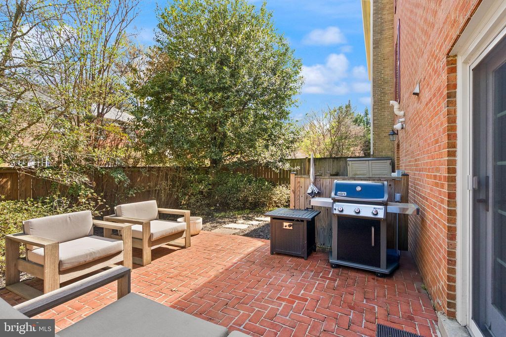 Photo of 7001 Dunningham Place #7, MCLEAN, VA 22101 (MLS # VAFX2312992)
