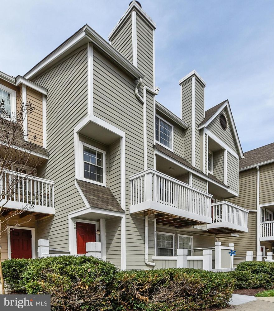 CHIC LIKE-NEW CONDO IN GABLES OF TUCKERMAN! 1 BR/1BA W NEW CARPET, NEW IKEA KIT INCL NEW CABINETS,STNLSS STEEL APPLNCES, GORGEOUS COUNTERS & BFAST BAR. BIG LIV RM W FPL & FRENCH DR TO DECK W PRIVT WOODED VIEWS! LARGE MASTER BR W 2 CLSTS - 1 WALK-IN- UPDTD BA W NEW TUB, NEWLY TILED TUB/SHWR SRROUND & LAUNDRY CLST. SECONDS TO GROSVENOR METRO, NEARBY PIKE & ROSE - GREAT LOCATION! OPEN SUN APR 3rd 2-4