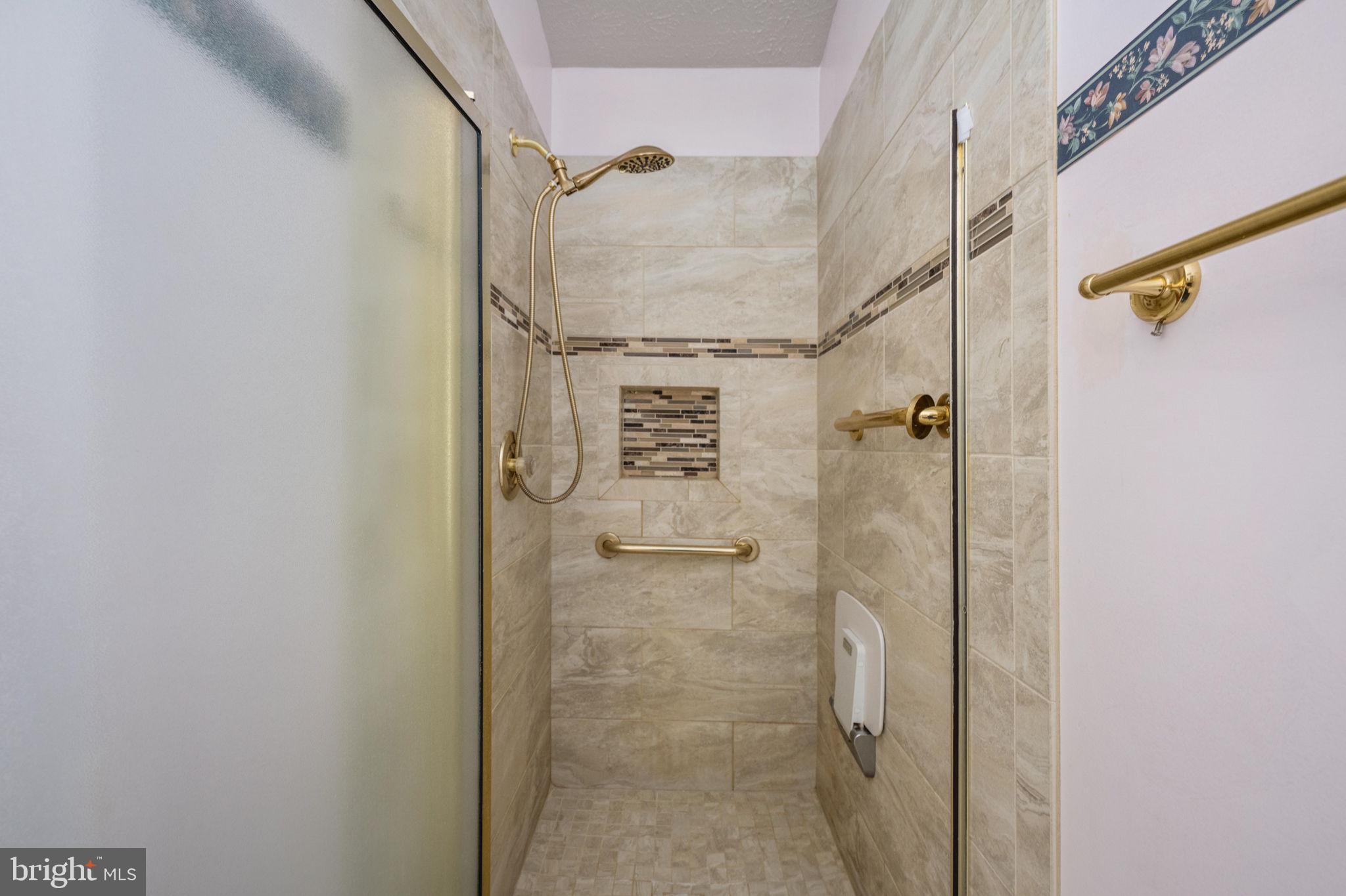 LAKE WILDERNESS - Residential