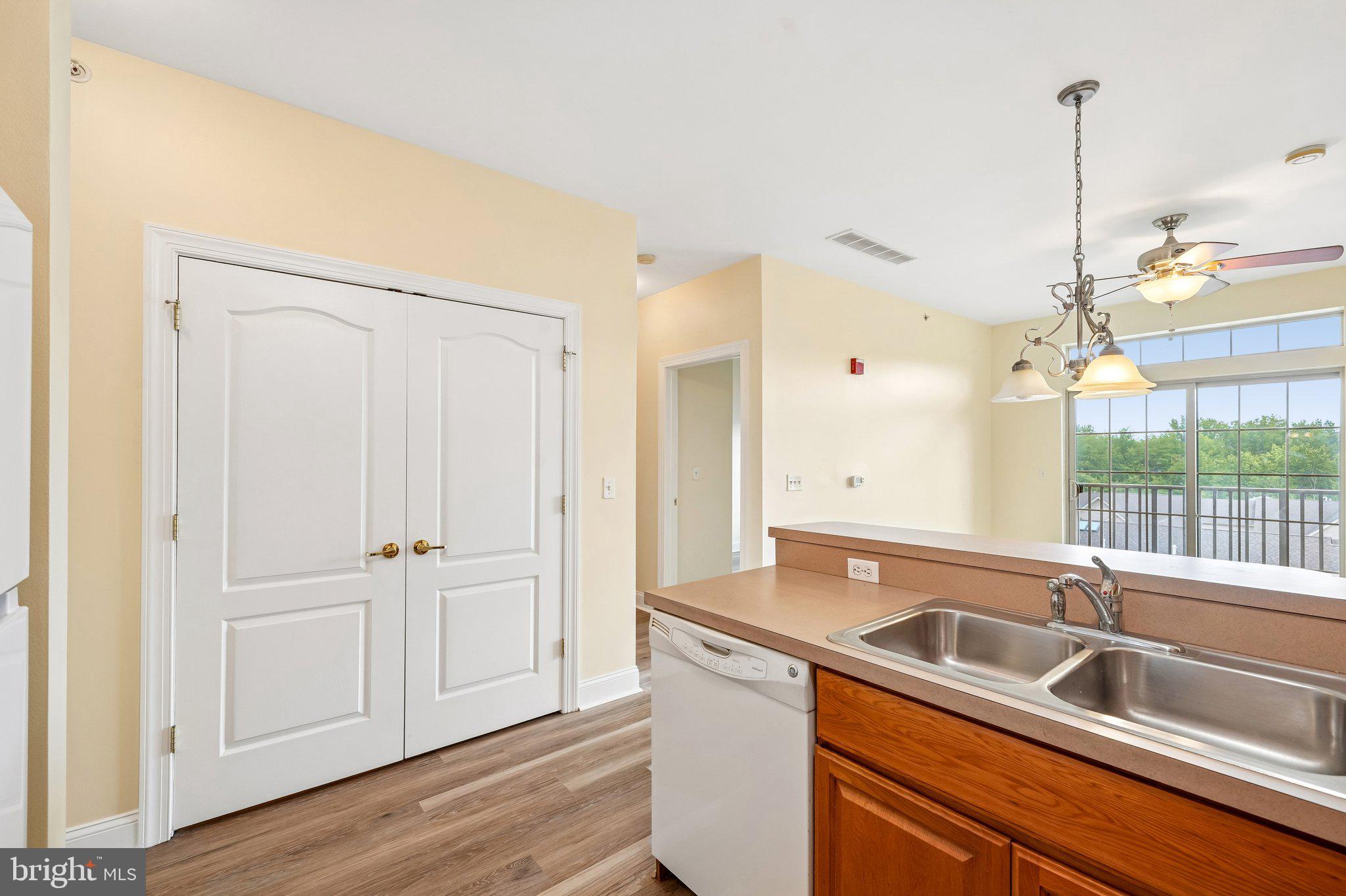 1000 FOUNTAINVIEW CIRCLE 1411