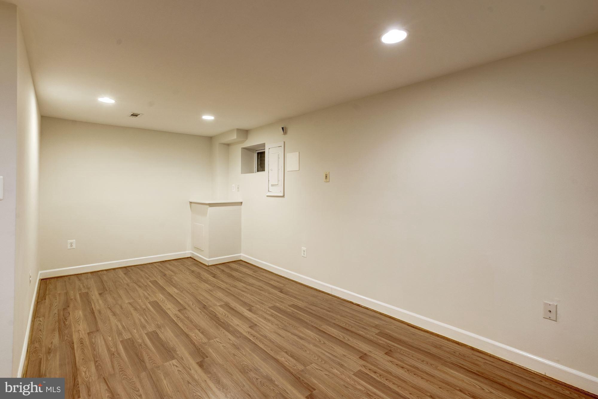 DEEPWOOD - Residential Lease