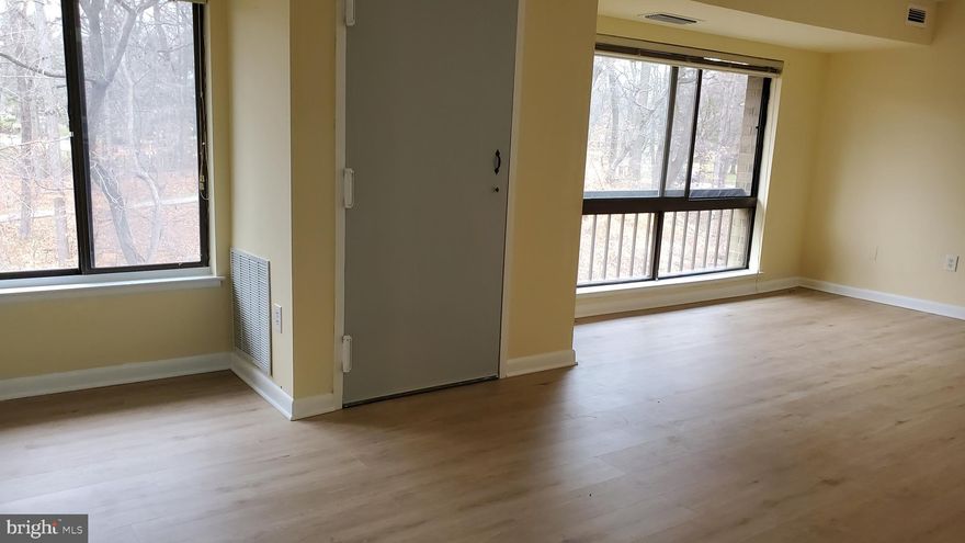 This bright & spacious top floor unit offers a great layout, convenient location, access to recreation and all major commuter routes and plenty of parking! Upgraded Kitchen. Recent appliances. Recent HVAC. Freshly painted. Huge living room and dining area.  Back to trees and walking trails.