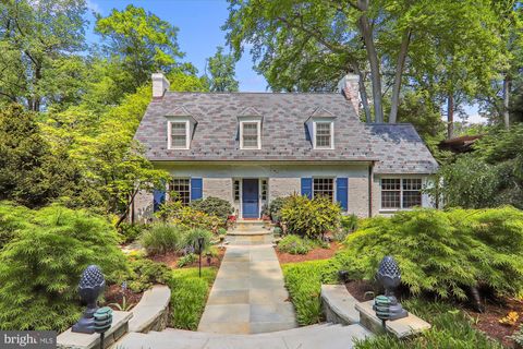 Photo of 2721 DANIEL RD, CHEVY CHASE, MD 20815 (MLS # MDMC2091068)