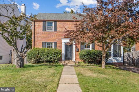 Photo of 2405 Homestead Drive, SILVER SPRING, MD 20902 (MLS # MDMC2205520)