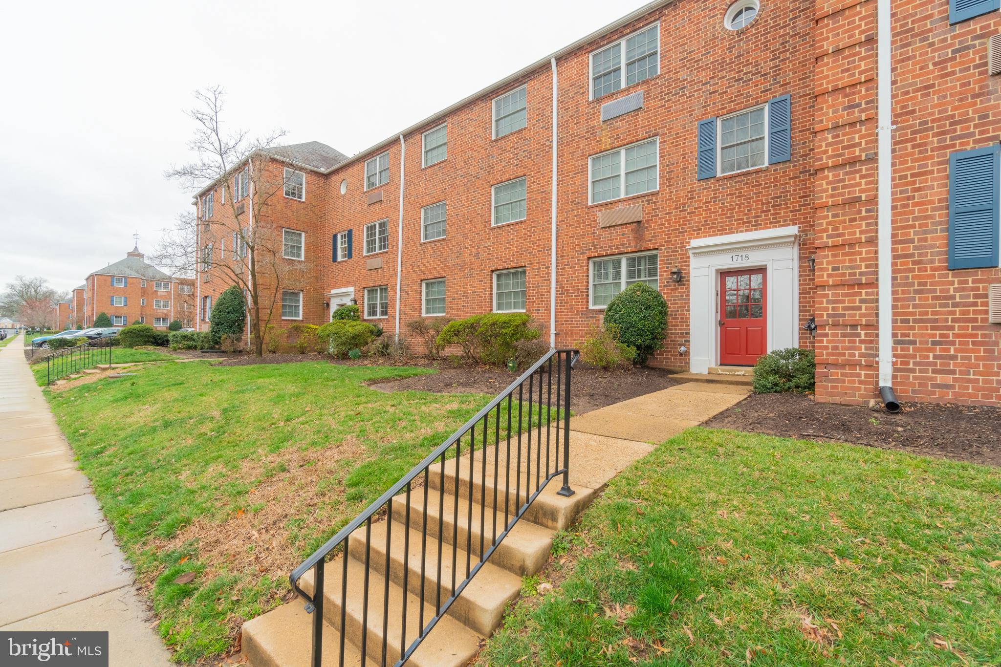 1718 W ABINGDON DRIVE 302