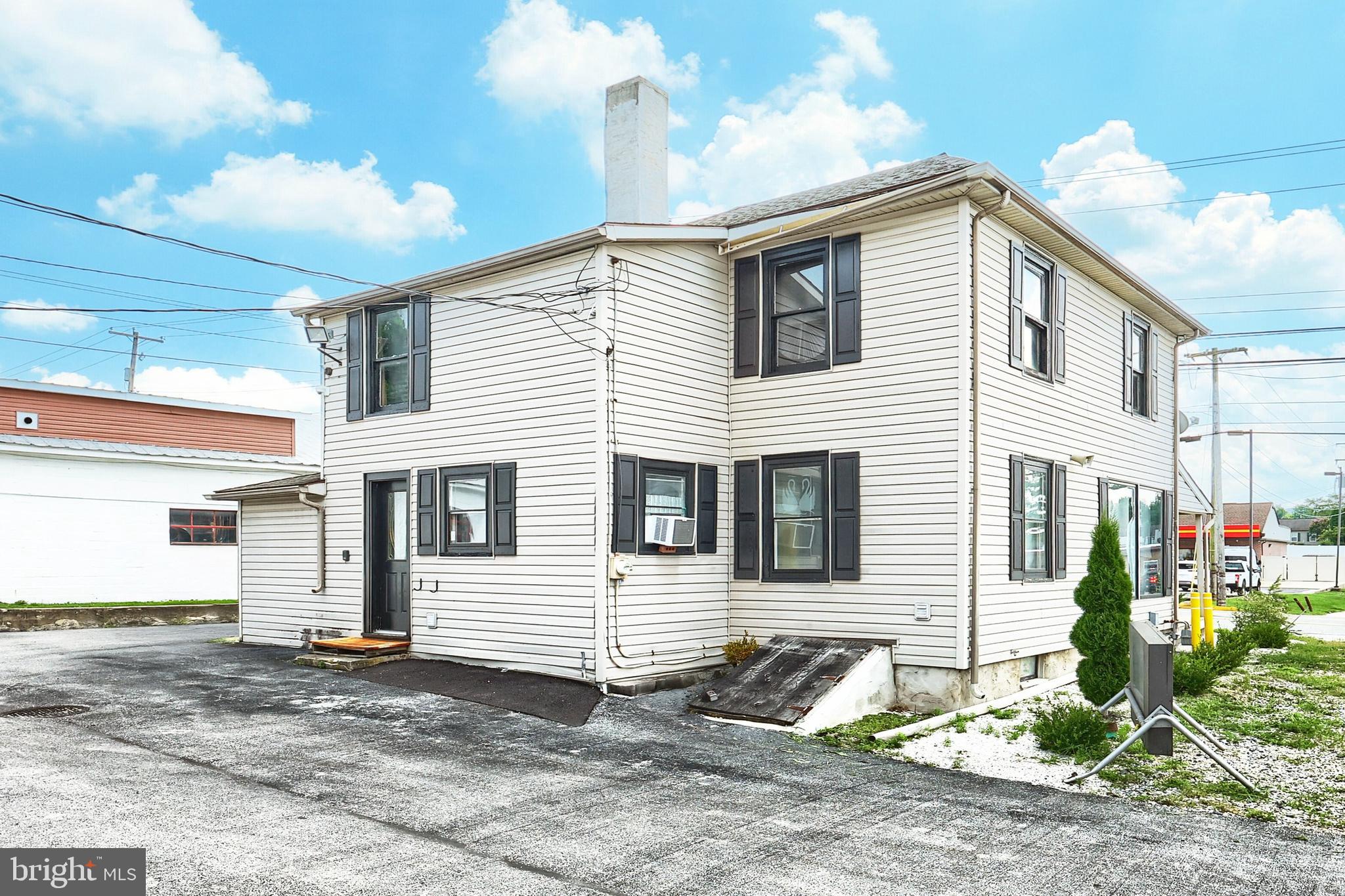 7685 LINCOLN HIGHWAY