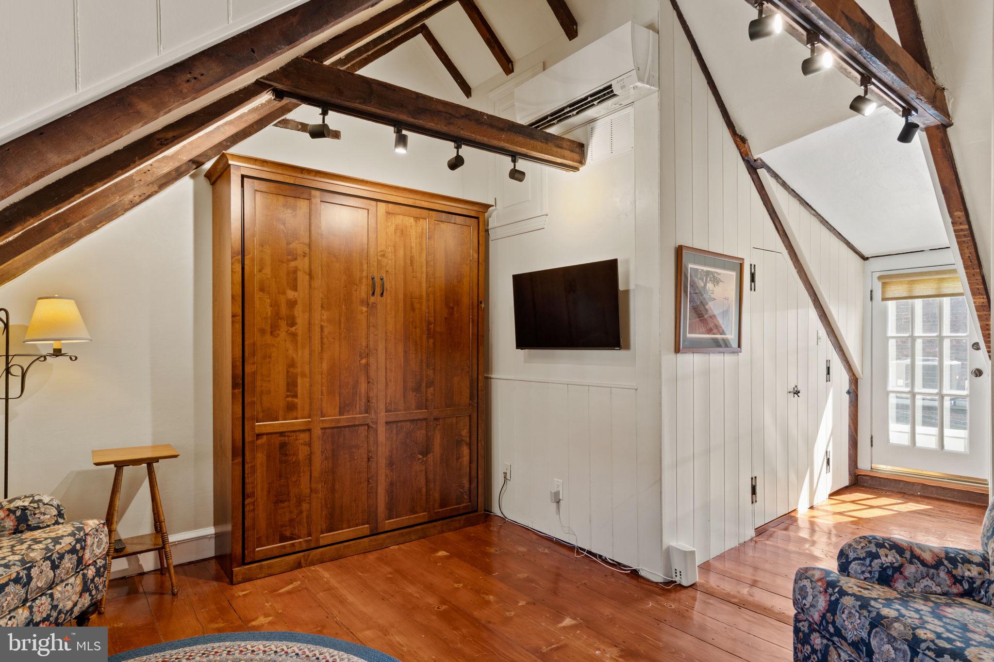 SOCIETY HILL - Residential