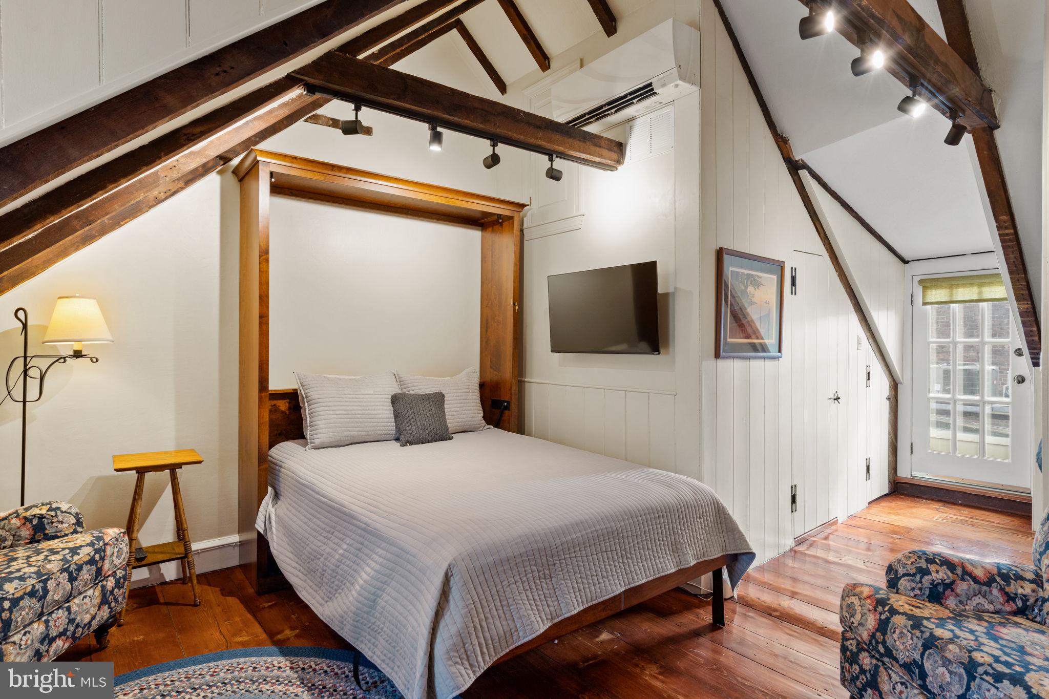 SOCIETY HILL - Residential