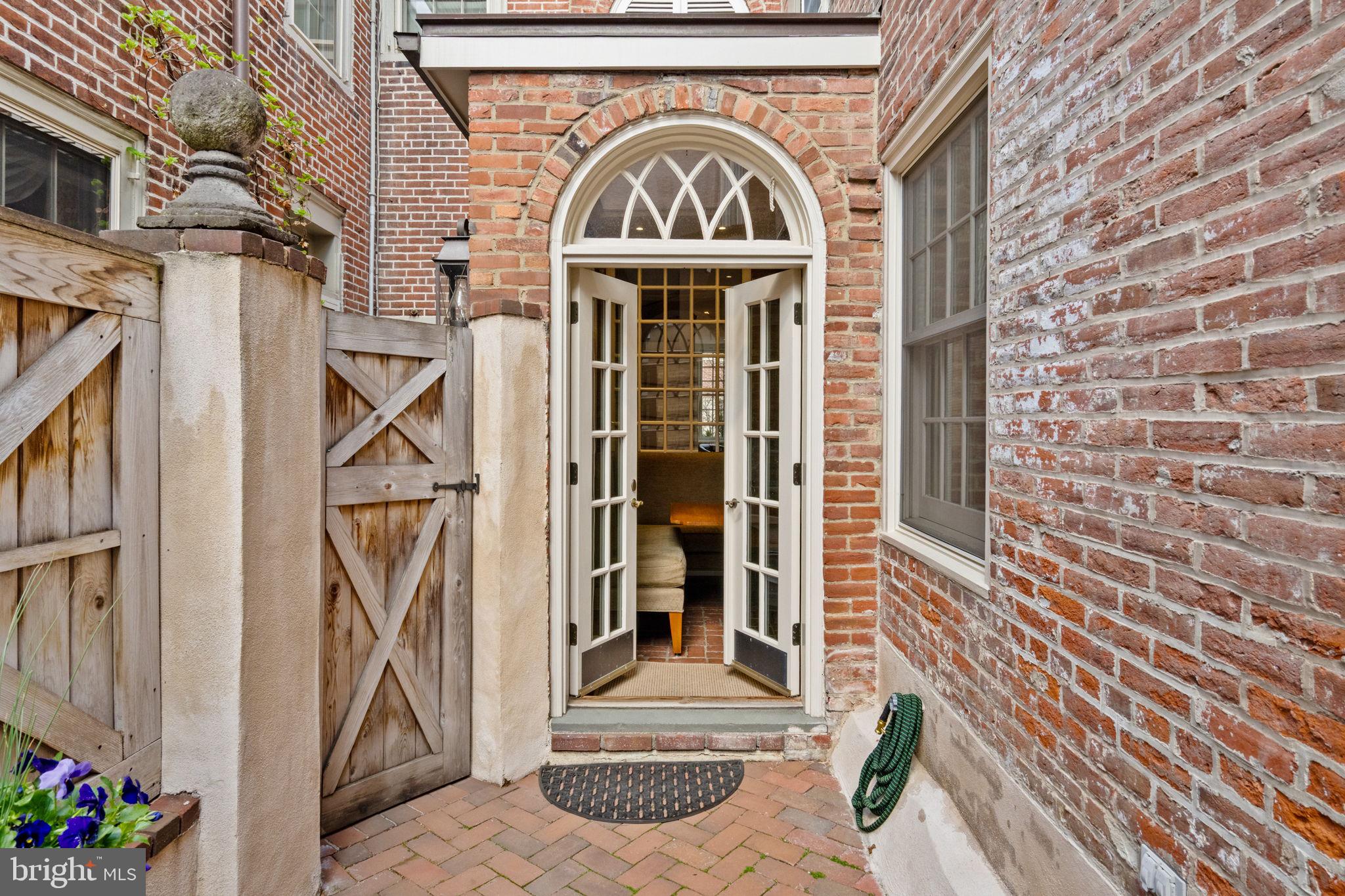 SOCIETY HILL - Residential