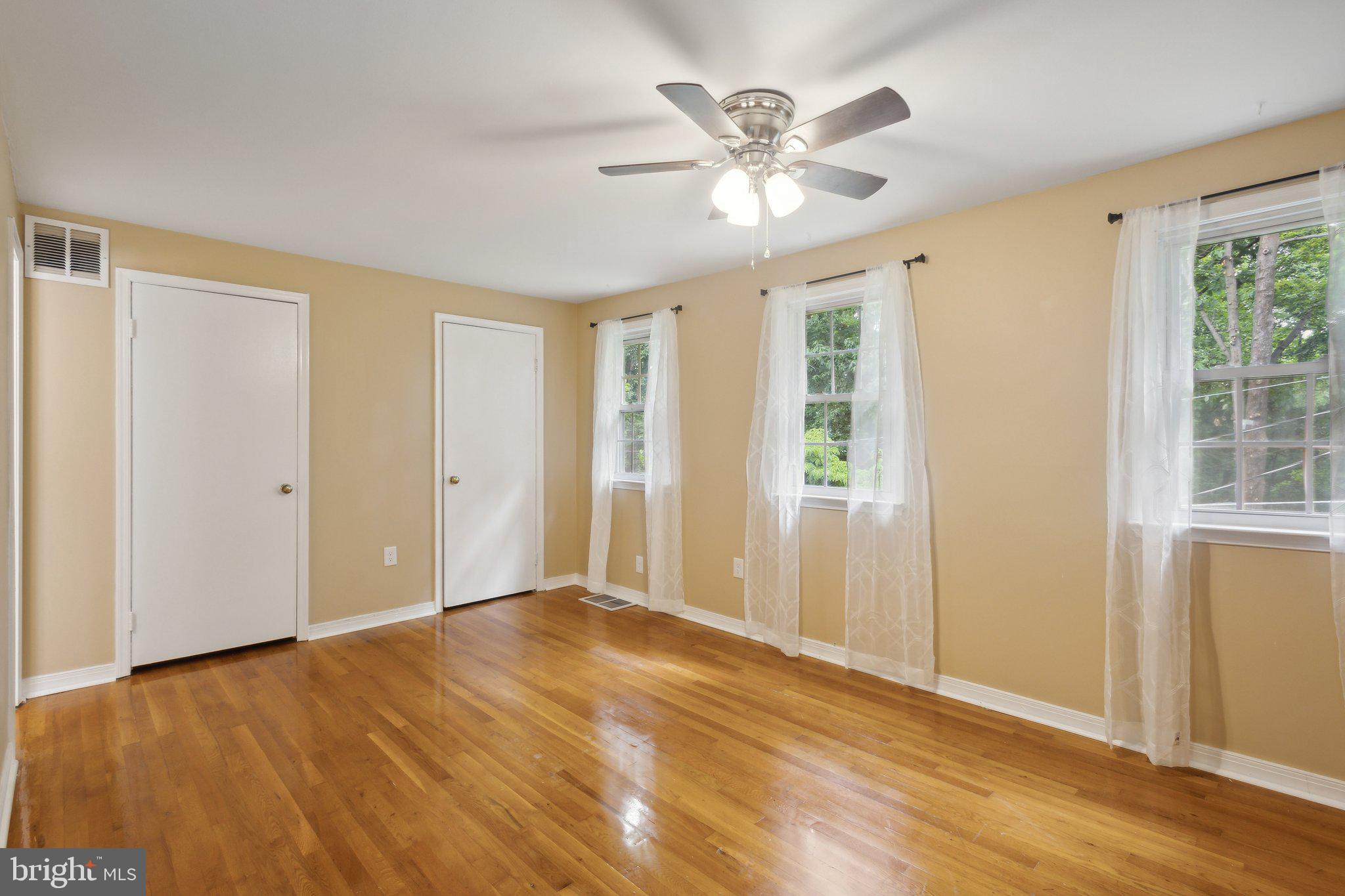 GREENWICH - Residential